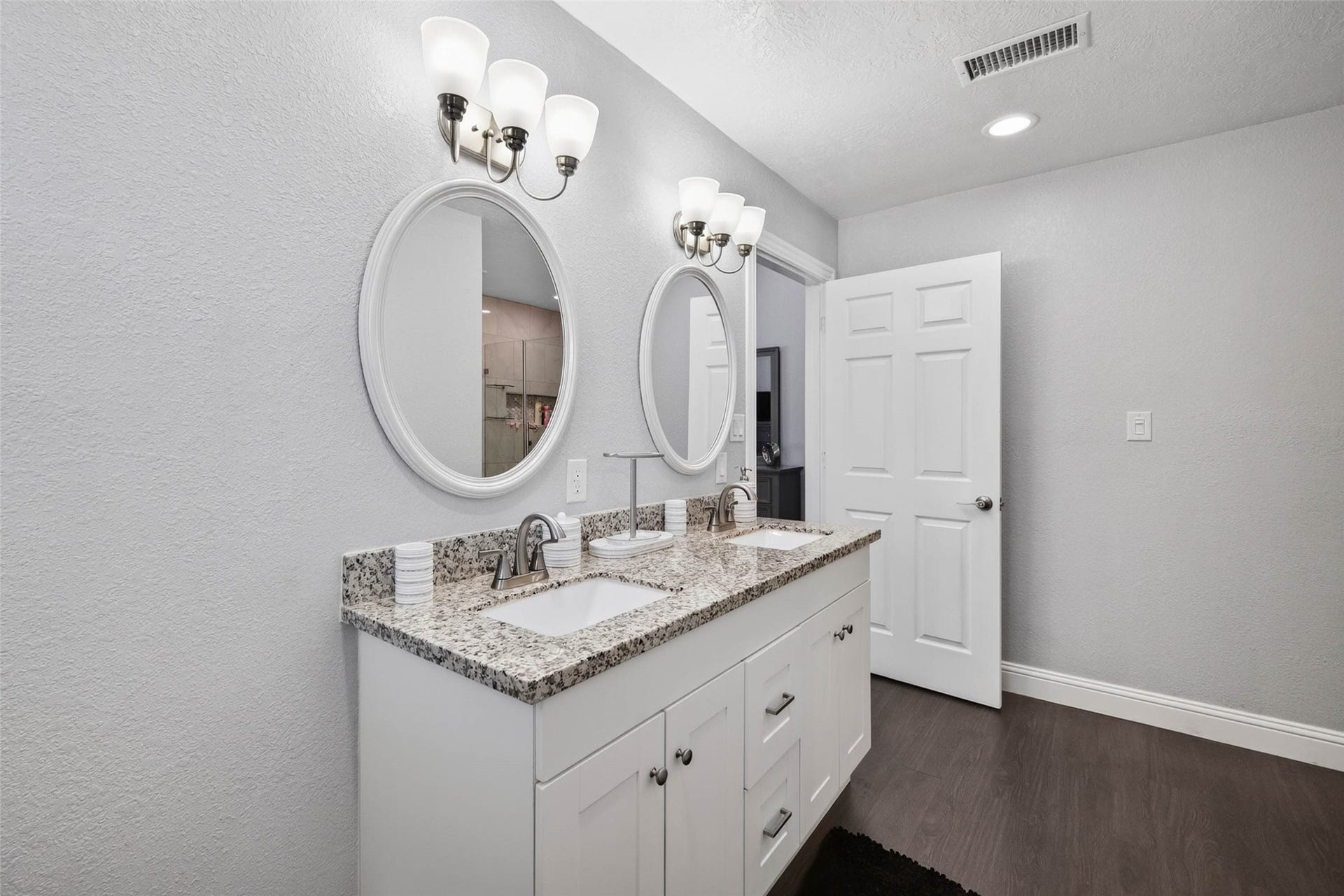 1240 Ross Street, La Marque, TX 77568 Master Bathroom sink