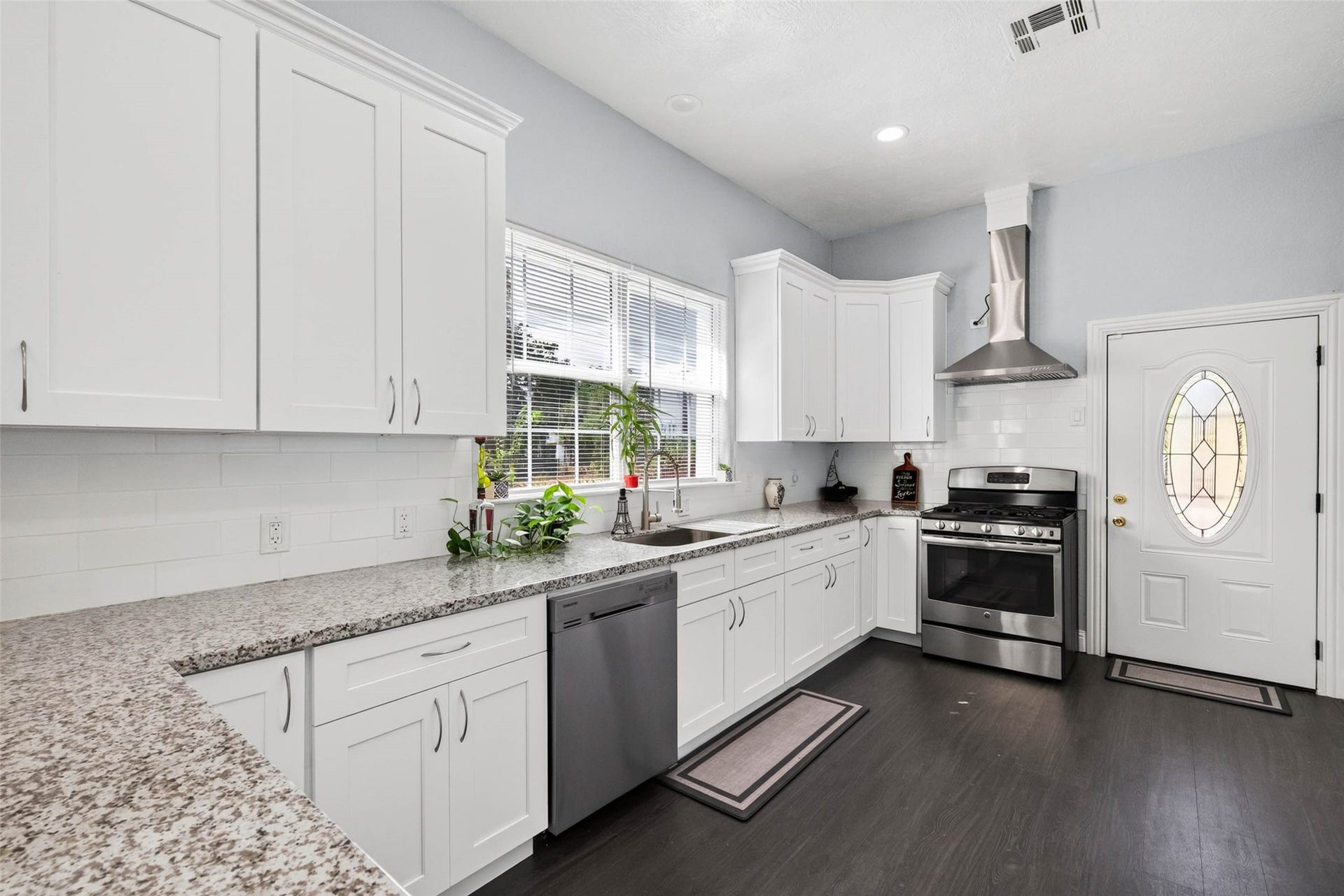 1240 Ross Street, La Marque, TX 77568 1240 Ross Street, La Marque, TX 77568