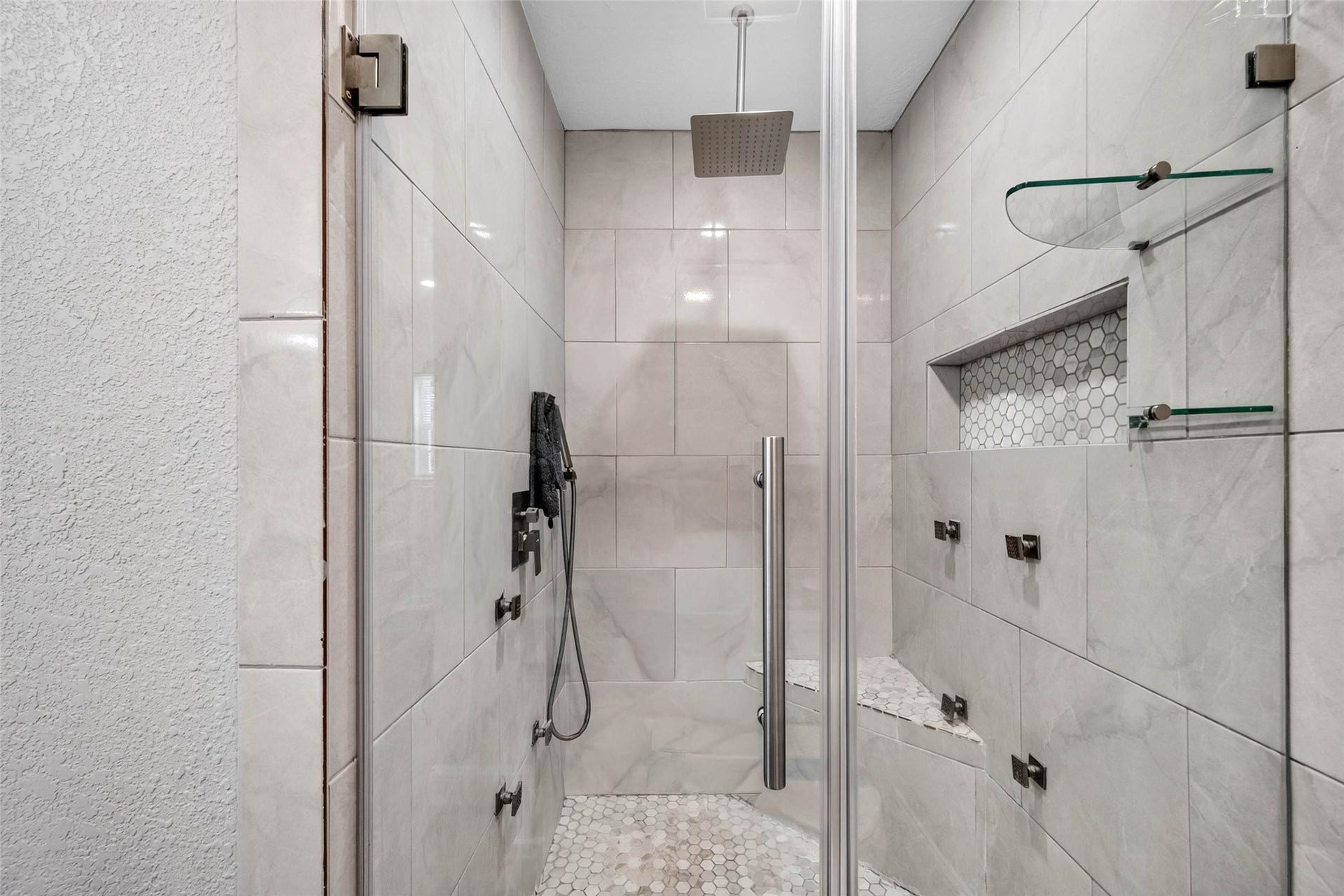 1240 Ross Street, La Marque, TX 77568 Master Bedroom Bathroom