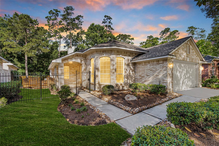 Property photo for 10 W Foxbriar Forest Circle, The Woodlands, TX