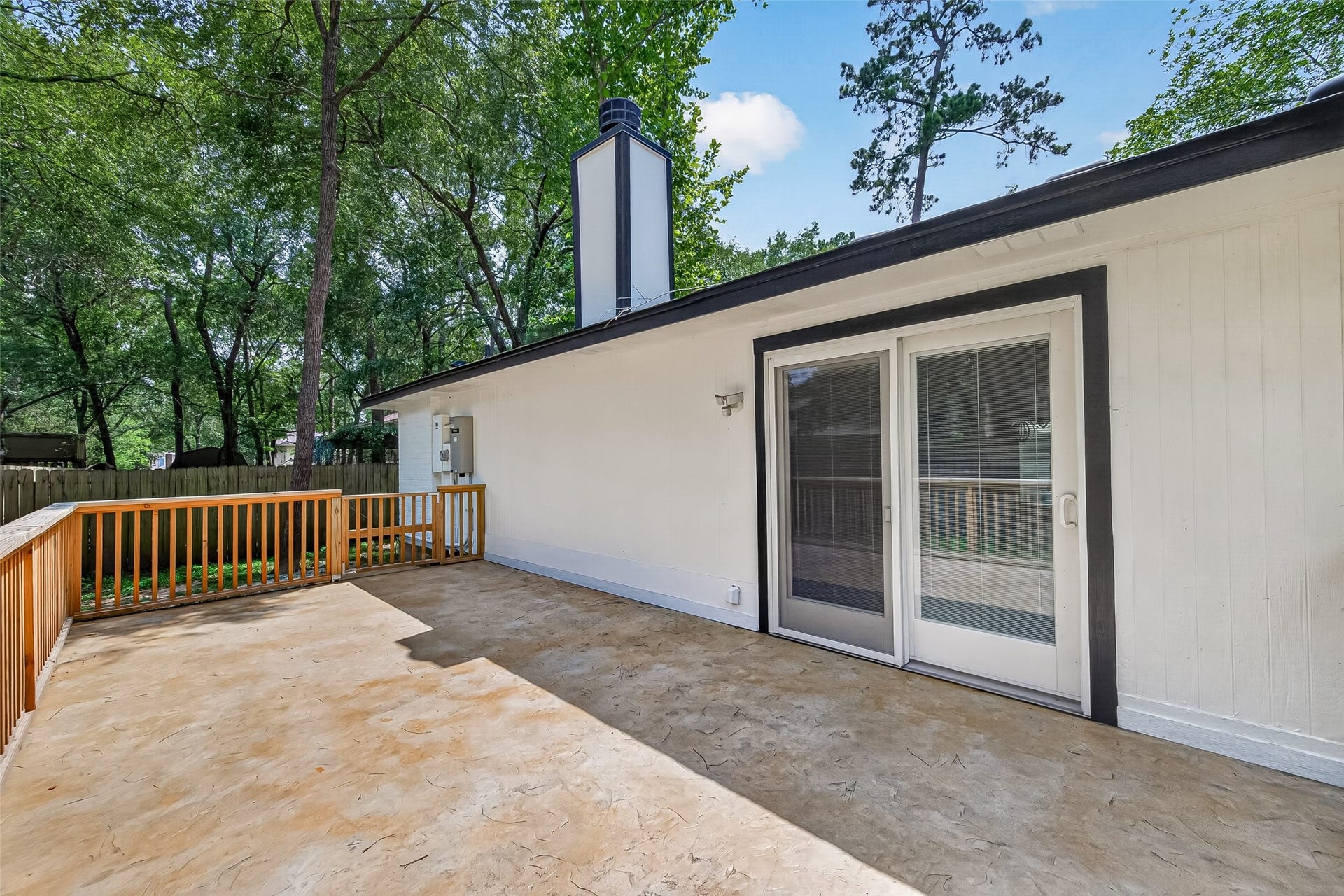 8 N Brook Pebble Court, The Woodlands, TX 77380