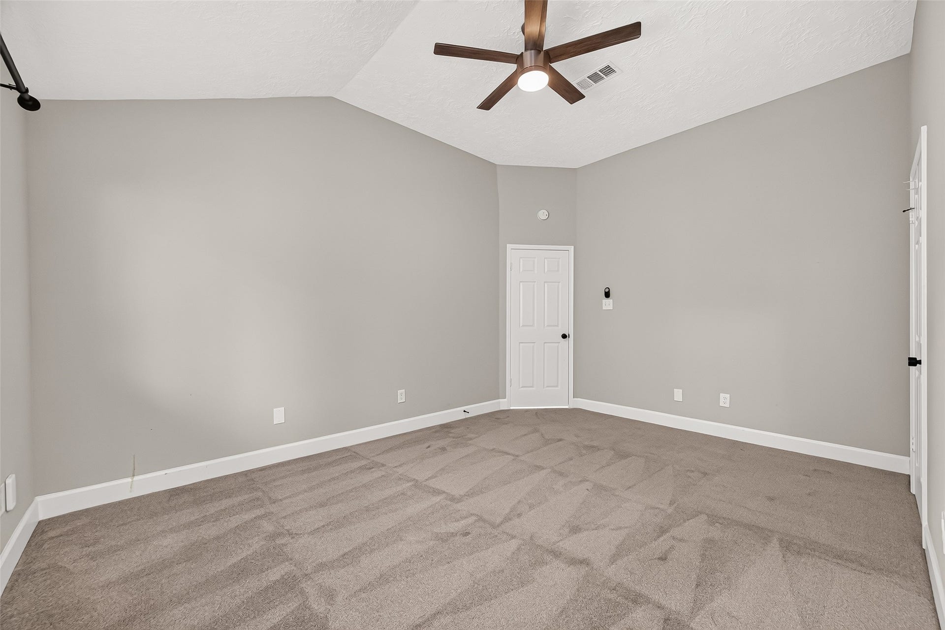 8 N Brook Pebble Court, The Woodlands, TX 77380
