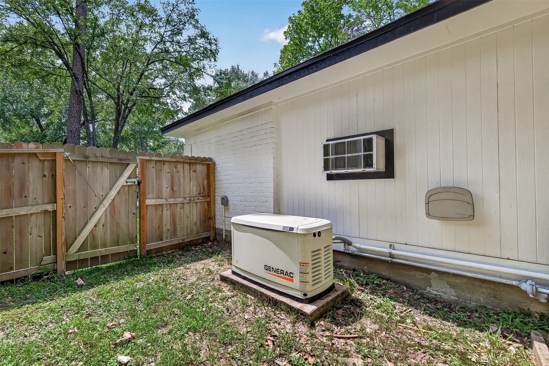 8 N Brook Pebble Court, The Woodlands, TX 77380