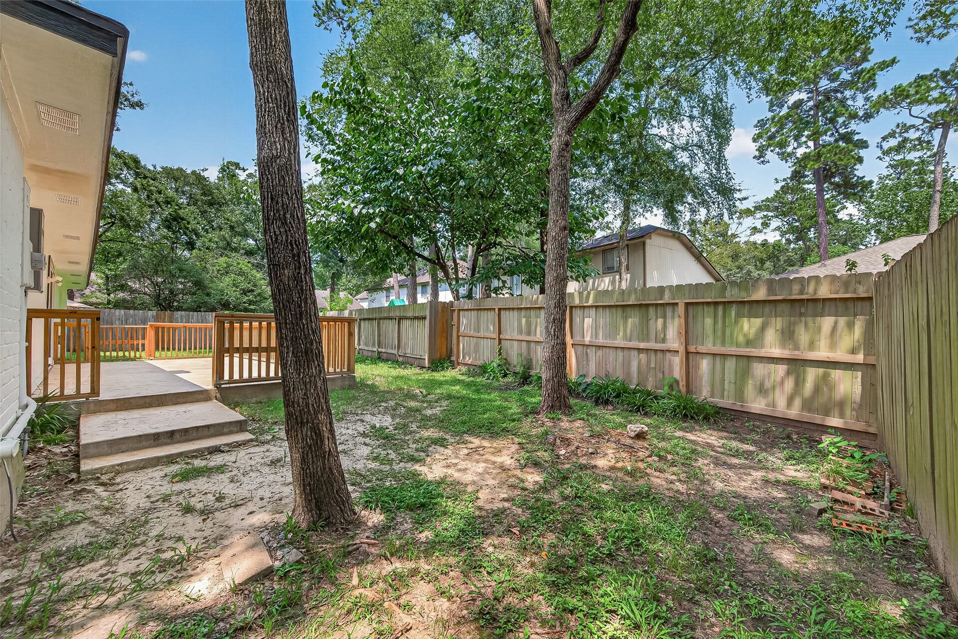 8 N Brook Pebble Court, The Woodlands, TX 77380