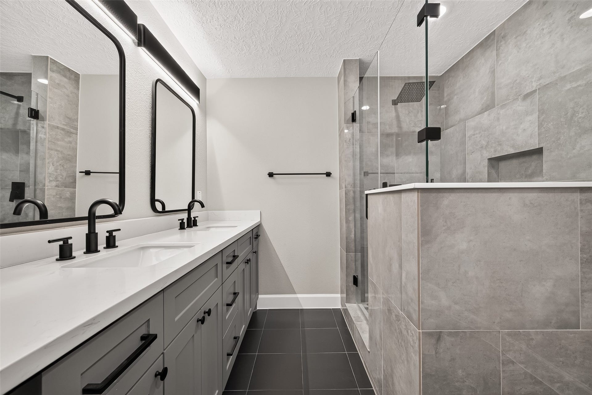 8 N Brook Pebble Court, The Woodlands, TX 77380