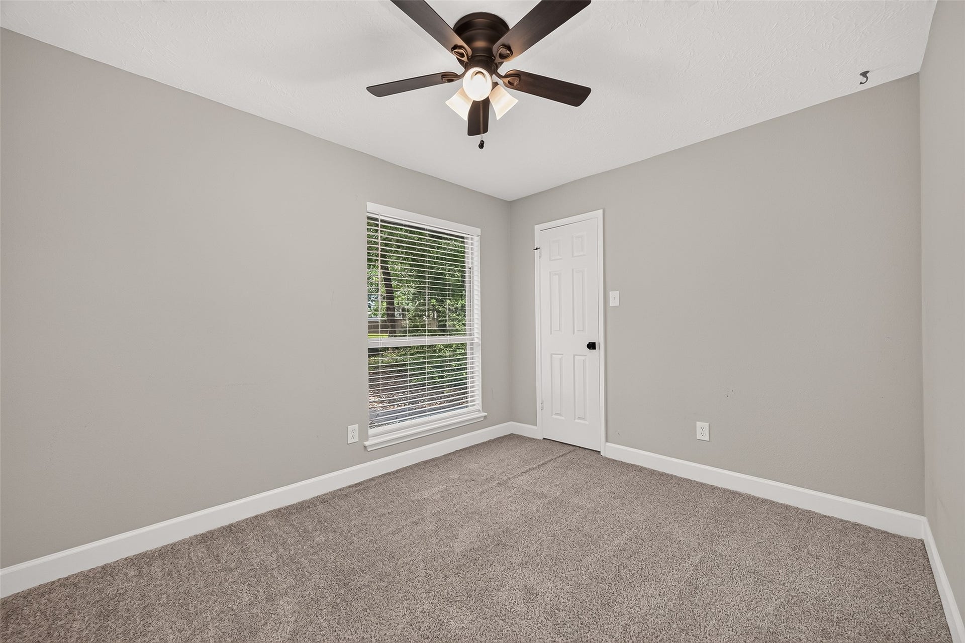 8 N Brook Pebble Court, The Woodlands, TX 77380
