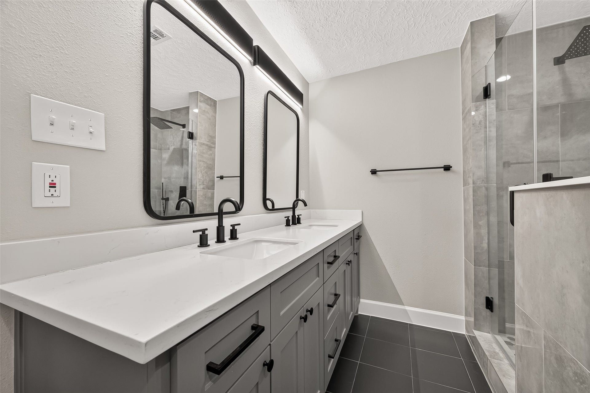 8 N Brook Pebble Court, The Woodlands, TX 77380