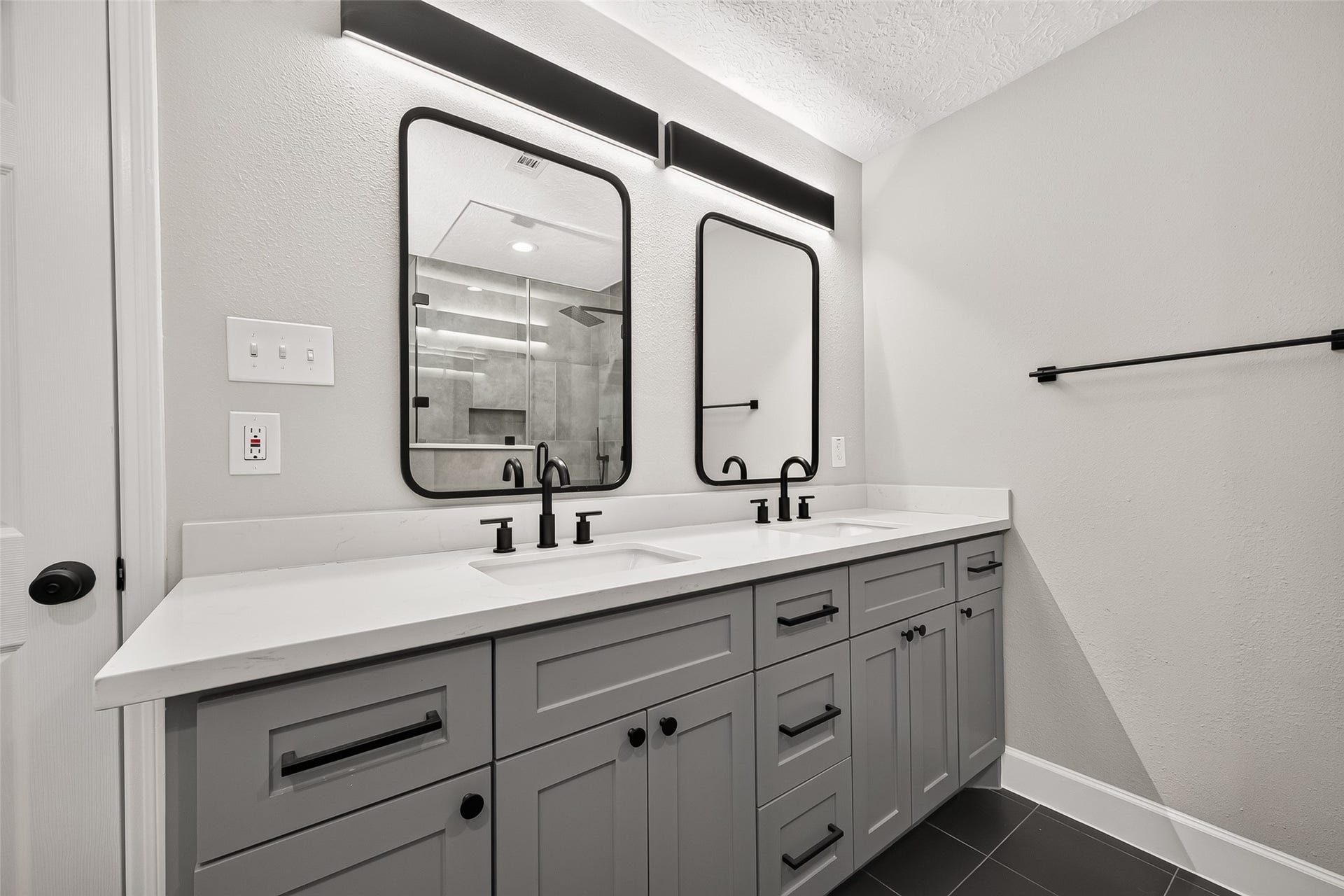 8 N Brook Pebble Court, The Woodlands, TX 77380