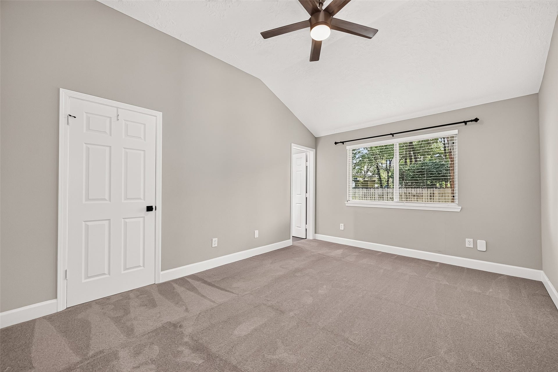 8 N Brook Pebble Court, The Woodlands, TX 77380