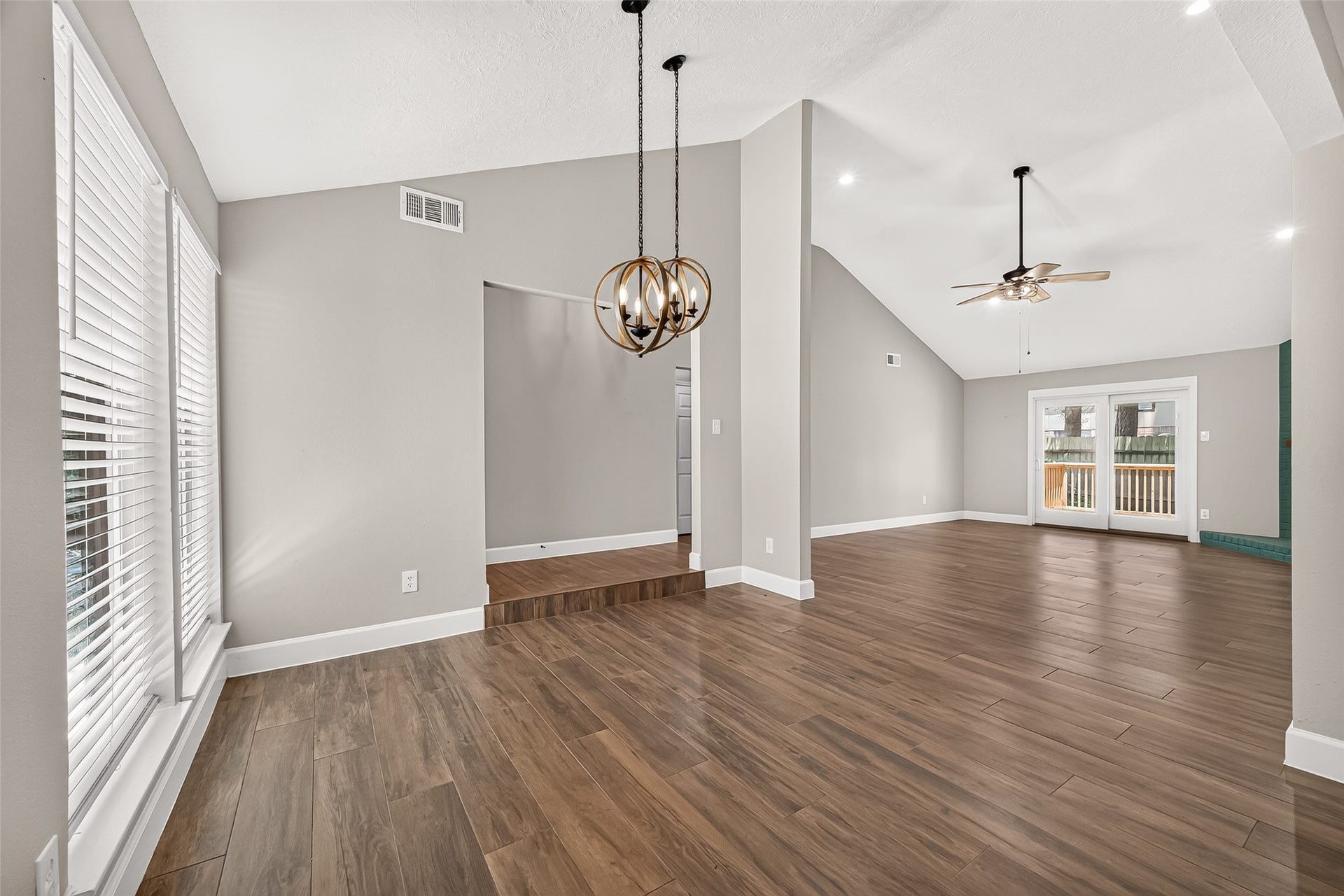 8 N Brook Pebble Court, The Woodlands, TX 77380