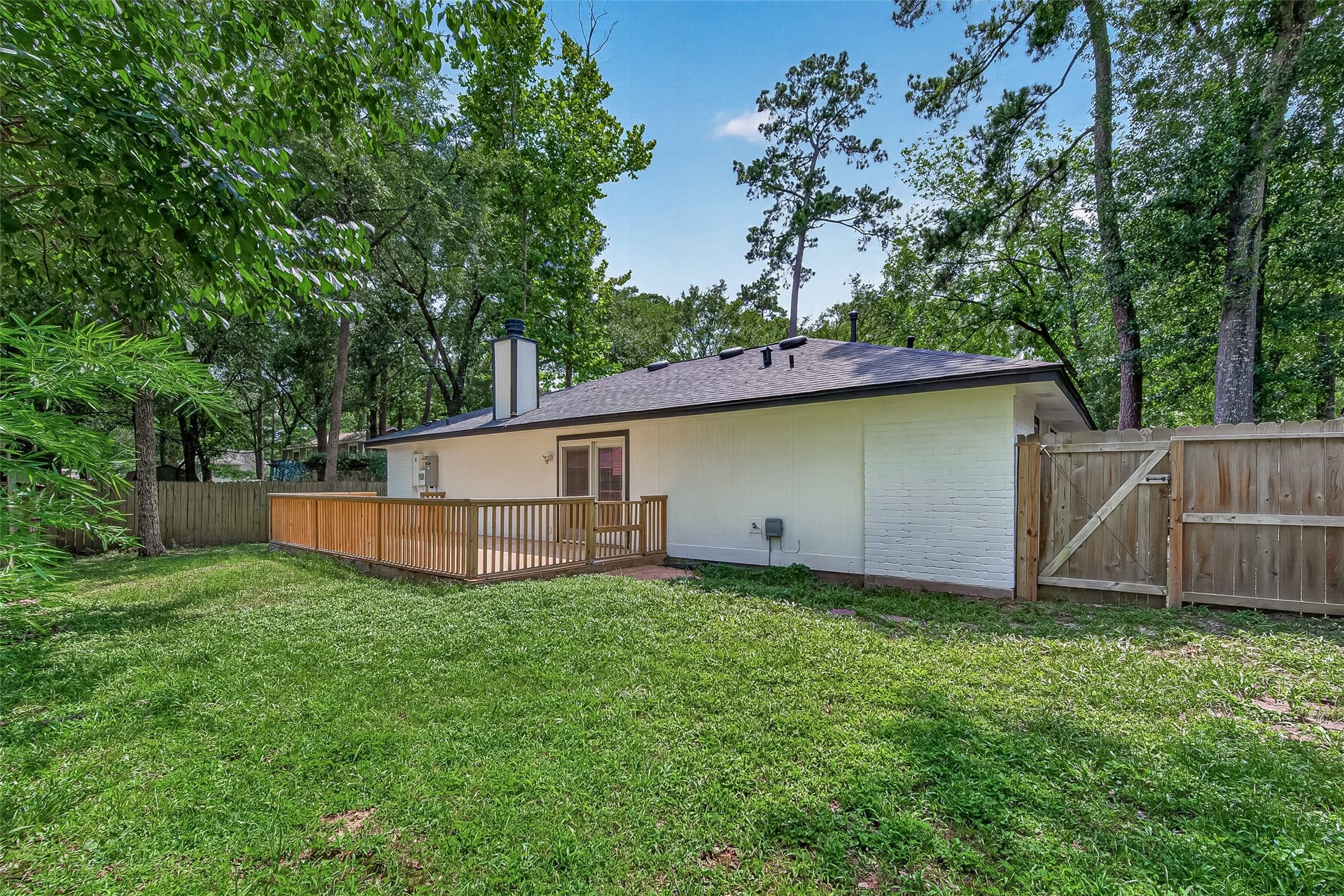 8 N Brook Pebble Court, The Woodlands, TX 77380