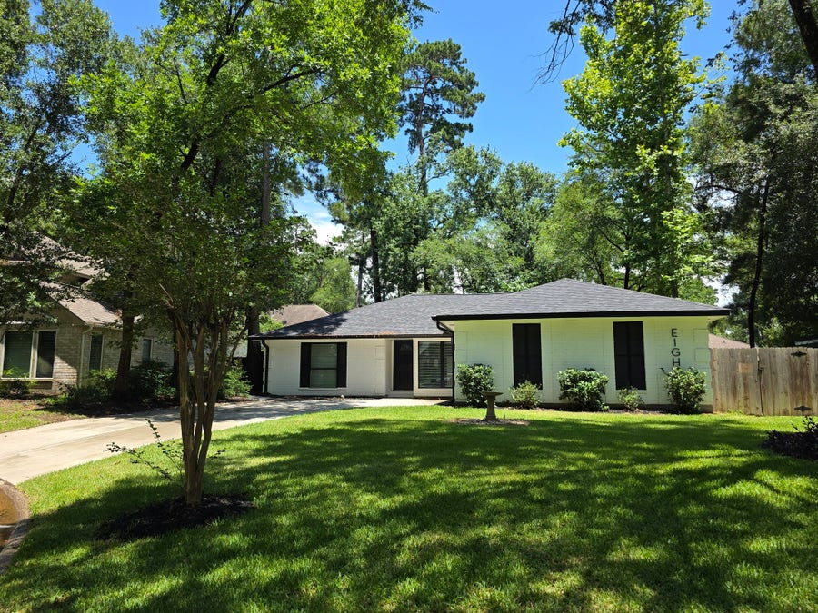 Property photo for 8 N Brook Pebble Court, The Woodlands, TX