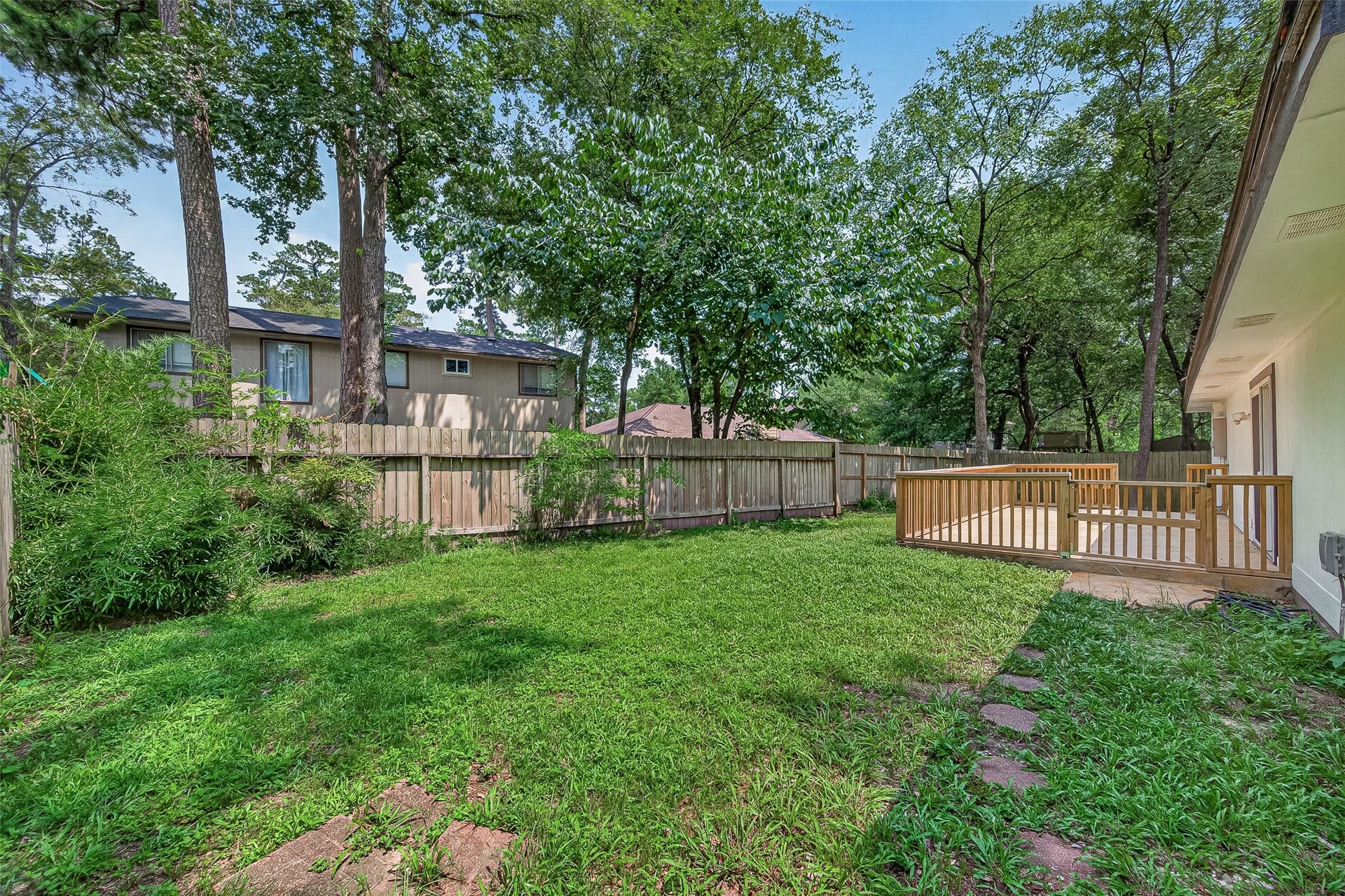 8 N Brook Pebble Court, The Woodlands, TX 77380