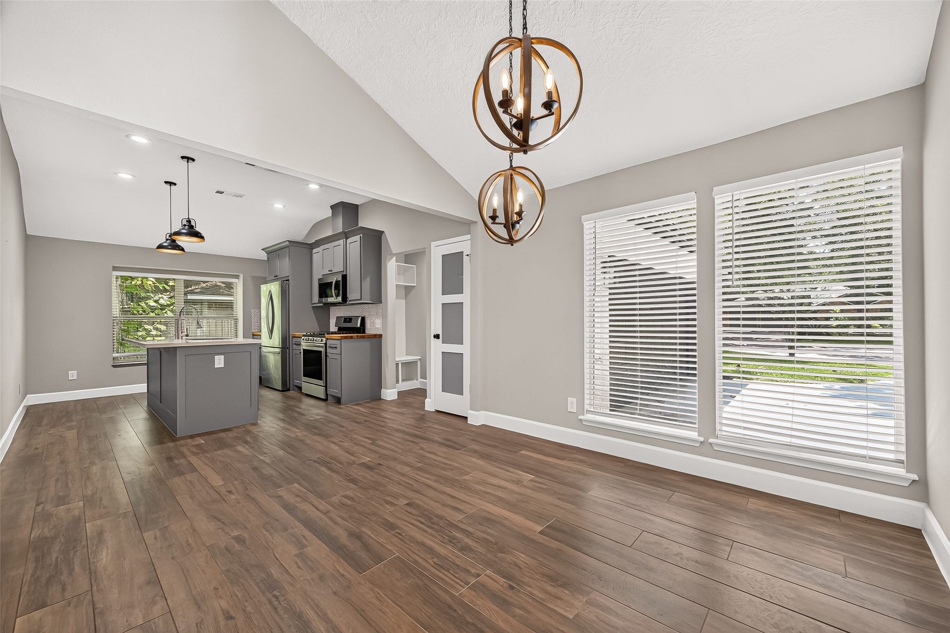 8 N Brook Pebble Court, The Woodlands, TX 77380