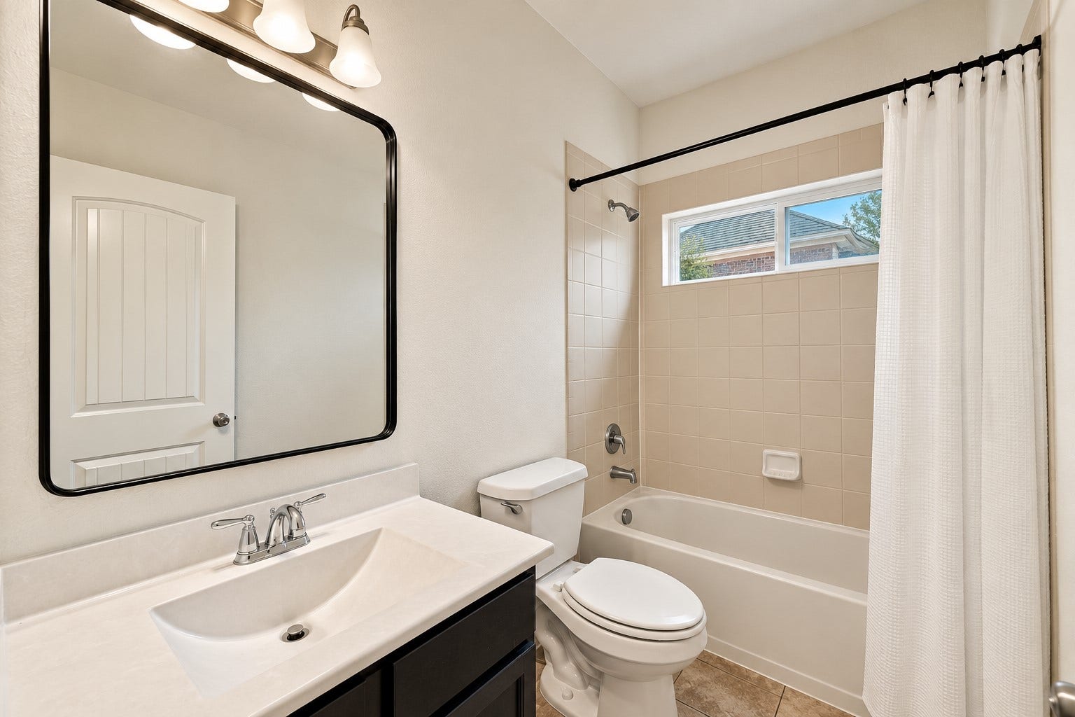 134 Meadow Landing Drive, Conroe, TX 77384 Directly between those two bedrooms a full bath.