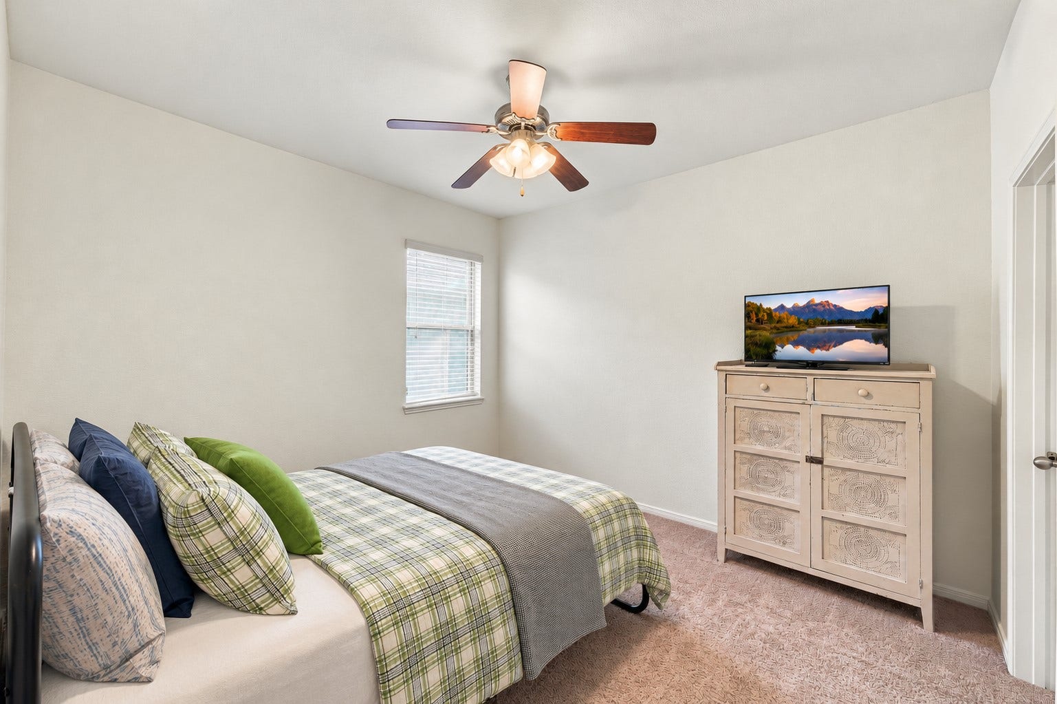 134 Meadow Landing Drive, Conroe, TX 77384 The second of two bedrooms (not including the primary) on the first floor.