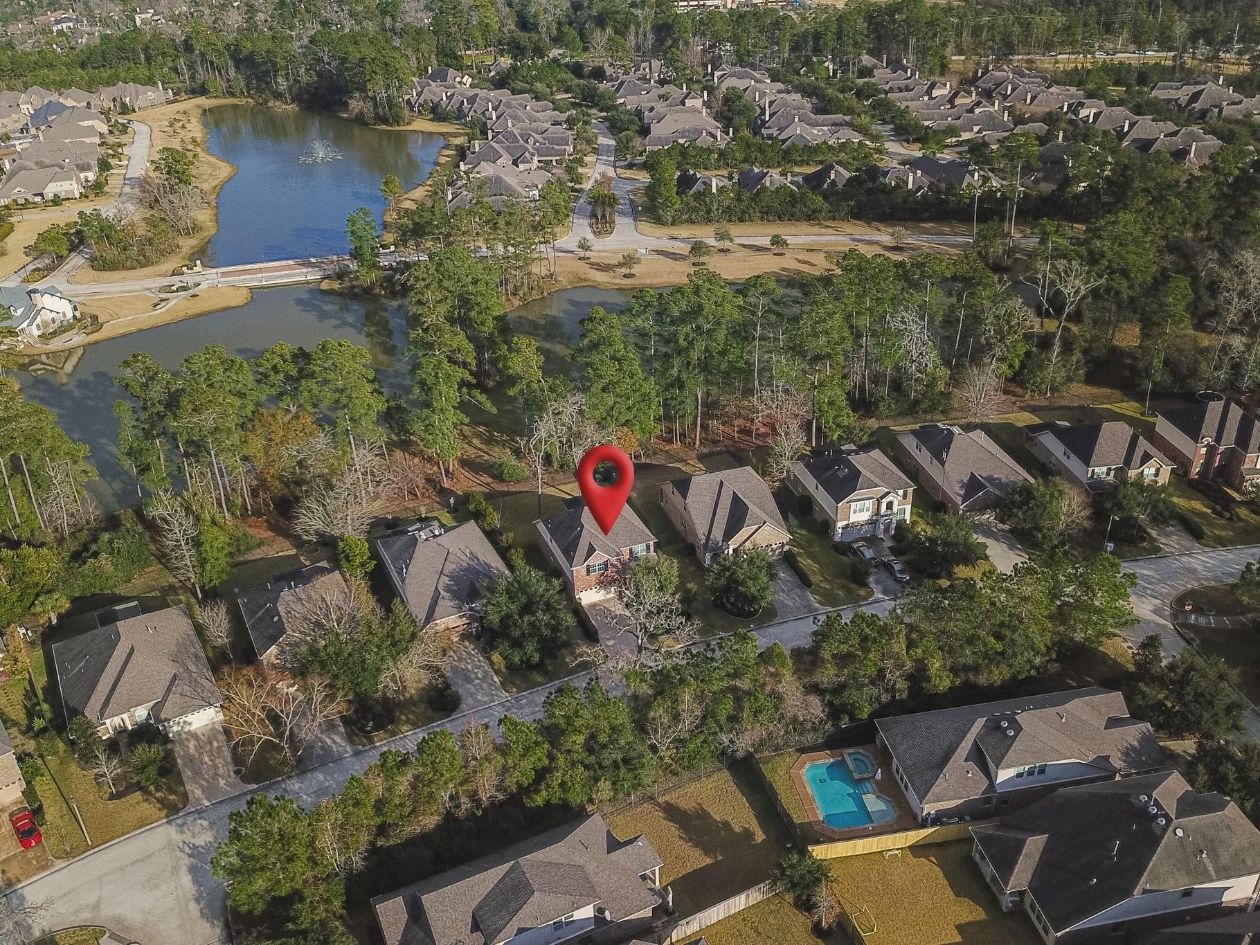 78 Heritage Mill, The Woodlands, TX 77375 Enjoy beautiful water views surrounded by lush greenery and mature trees, offering a peaceful, picturesque setting. This exceptional location combines natural beauty with the convenience of Creekside Park living.
