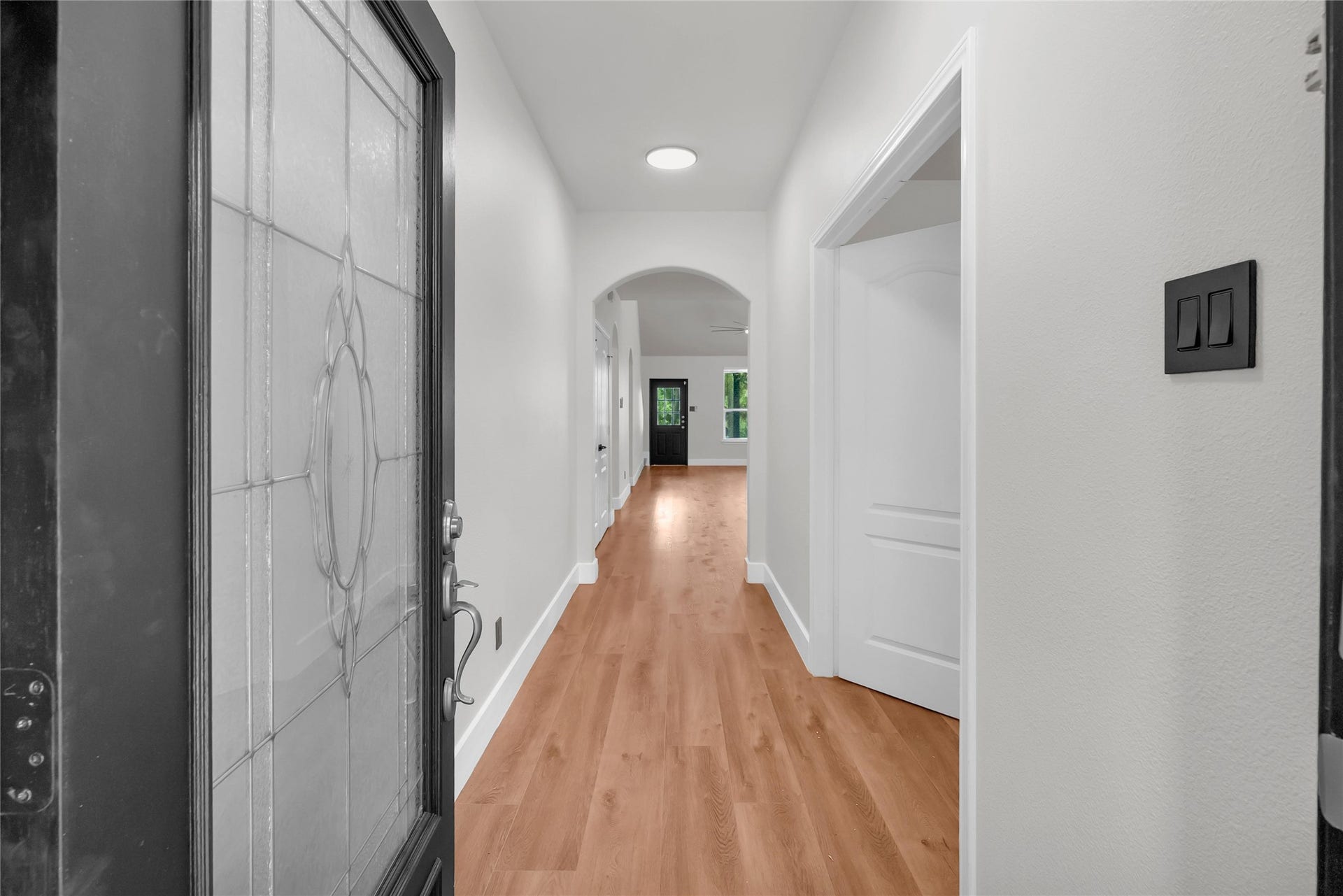 78 Heritage Mill, The Woodlands, TX 77375 Welcoming entryway showcasing brand-new, continuous wood flooring that flows seamlessly from the front door throughout both levels of the home, creating a cohesive, elegant look.