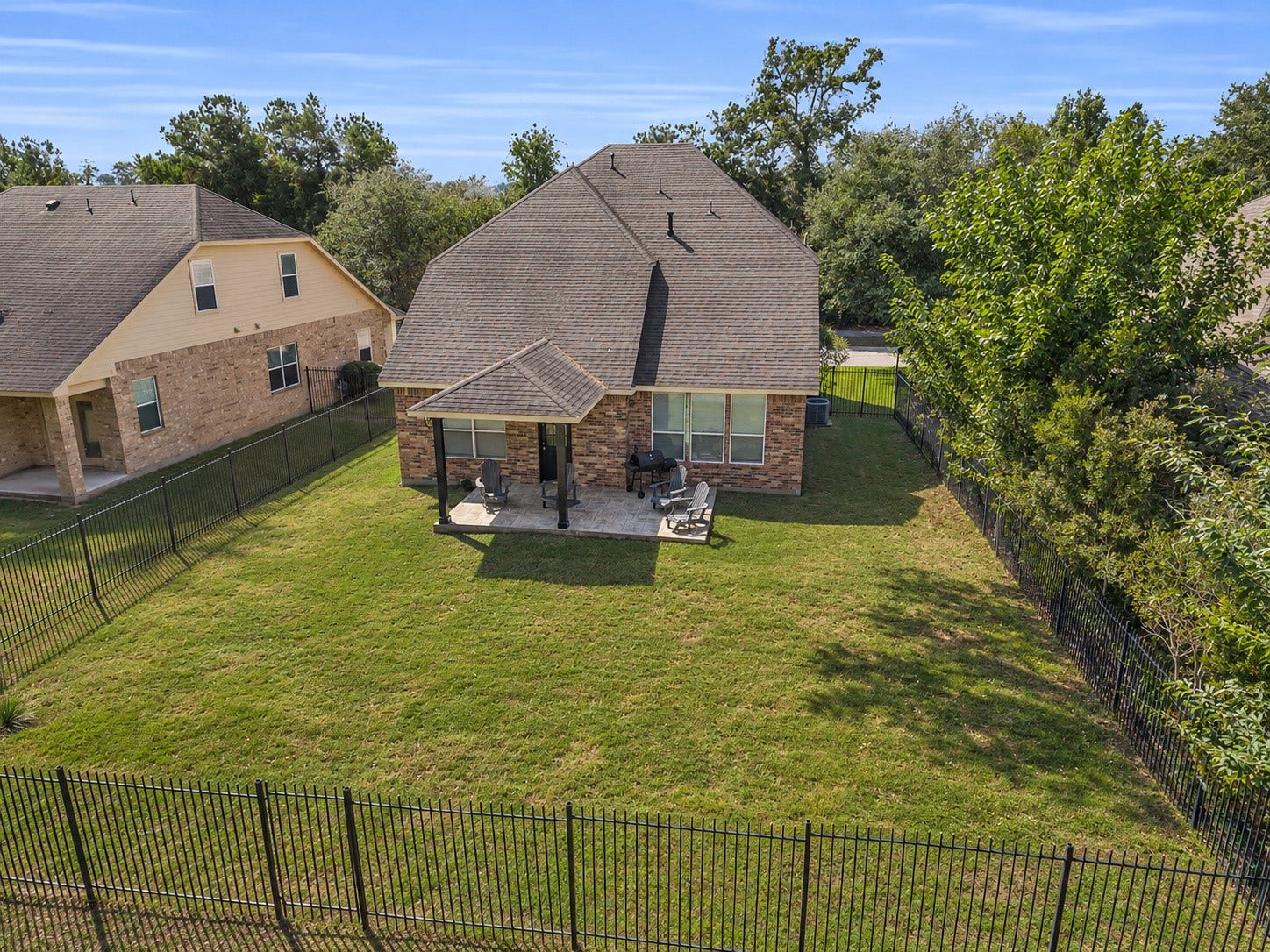 78 Heritage Mill, The Woodlands, TX 77375 Enjoy an expansive, fully fenced backyard with plenty of room for a pool, outdoor entertaining, pets, and play. The generous green space offers privacy and endless possibilities for creating your dream outdoor retreat.