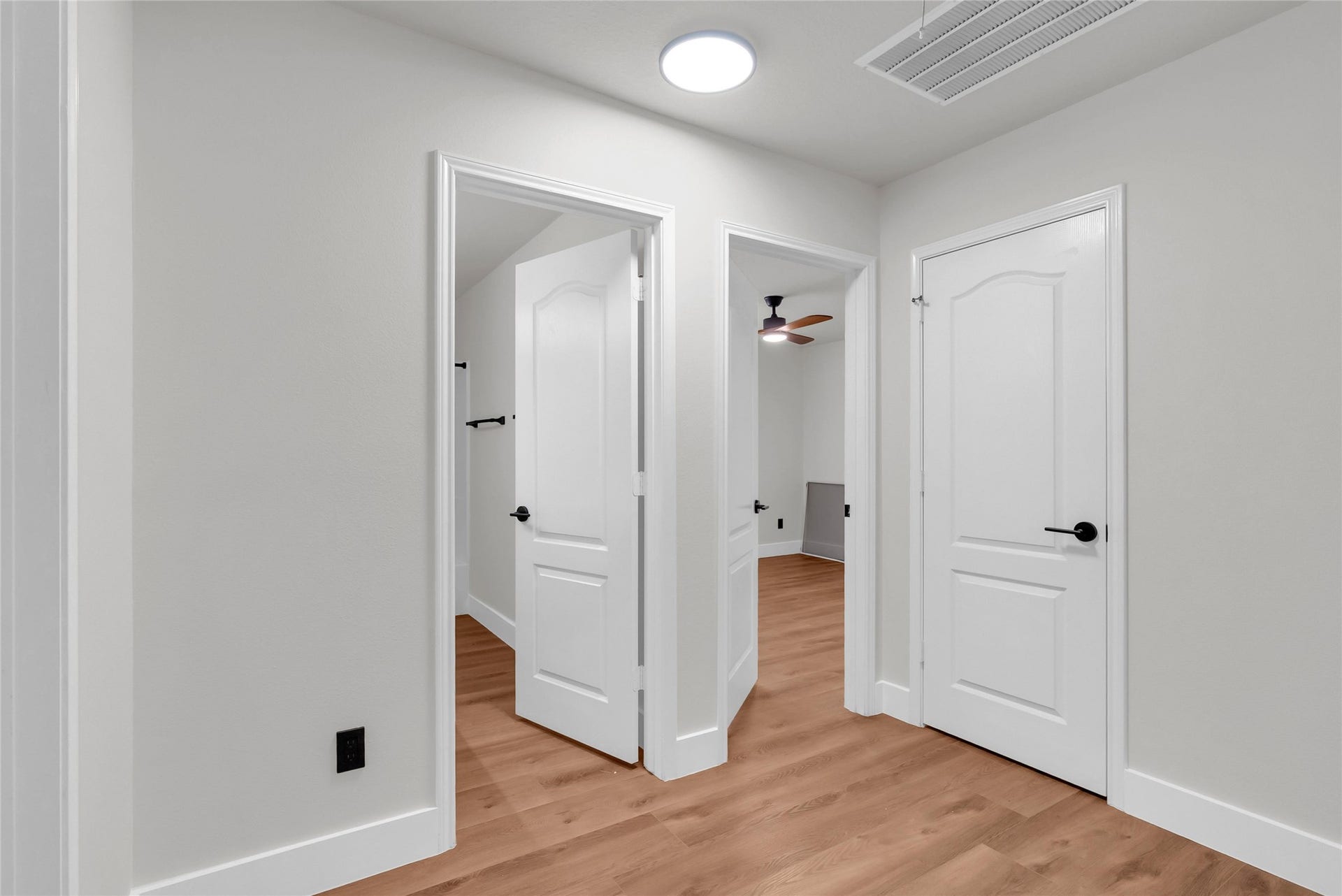 78 Heritage Mill, The Woodlands, TX 77375 Bright and airy upstairs hallway featuring fresh neutral paint, beautiful new wood flooring, and easy access to the secondary bedrooms and bathrooms.