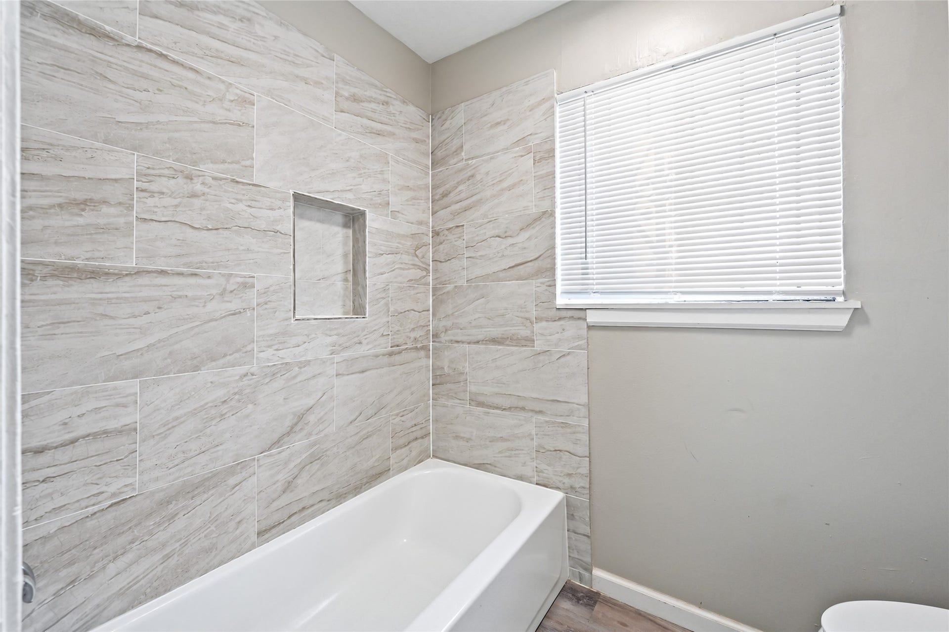 8001 South Loop E, #115, Houston, TX 77012 Bathroom
