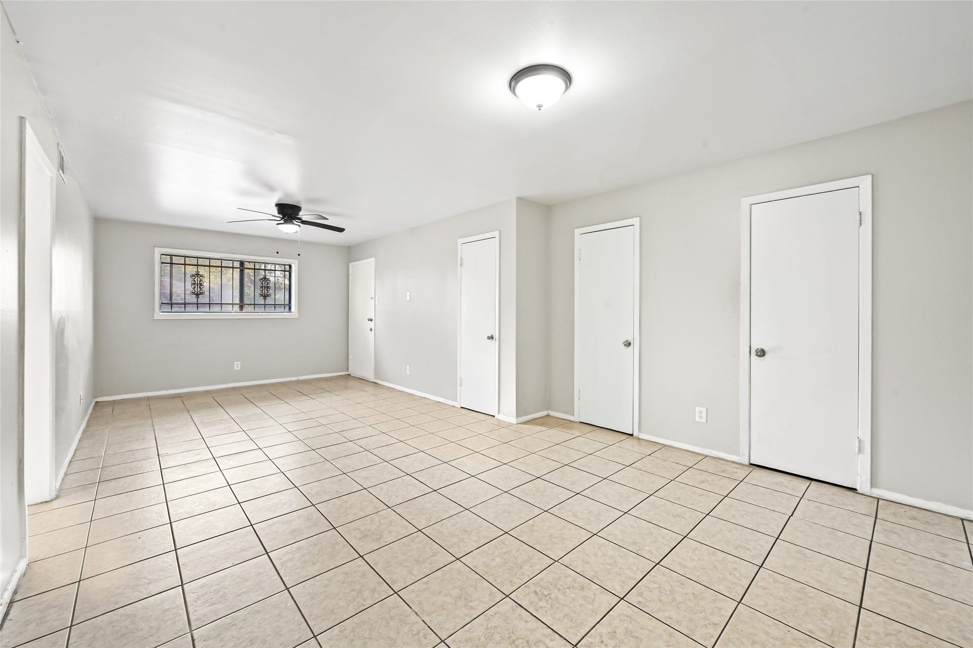 8001 South Loop E, #115, Houston, TX 77012 Dining Room and Living Room