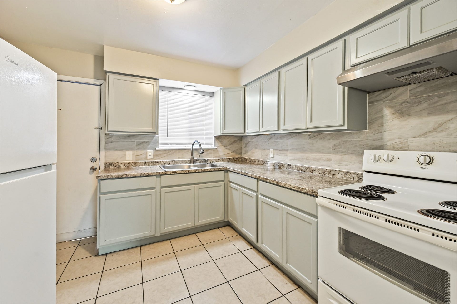 8001 South Loop E, #115, Houston, TX 77012 Updated Kitchen with Refrigerator, Stove and Vent Hood