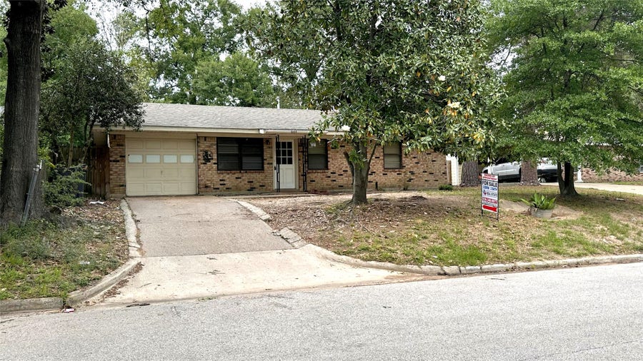 Property photo for 805 Avenue L, Conroe, TX