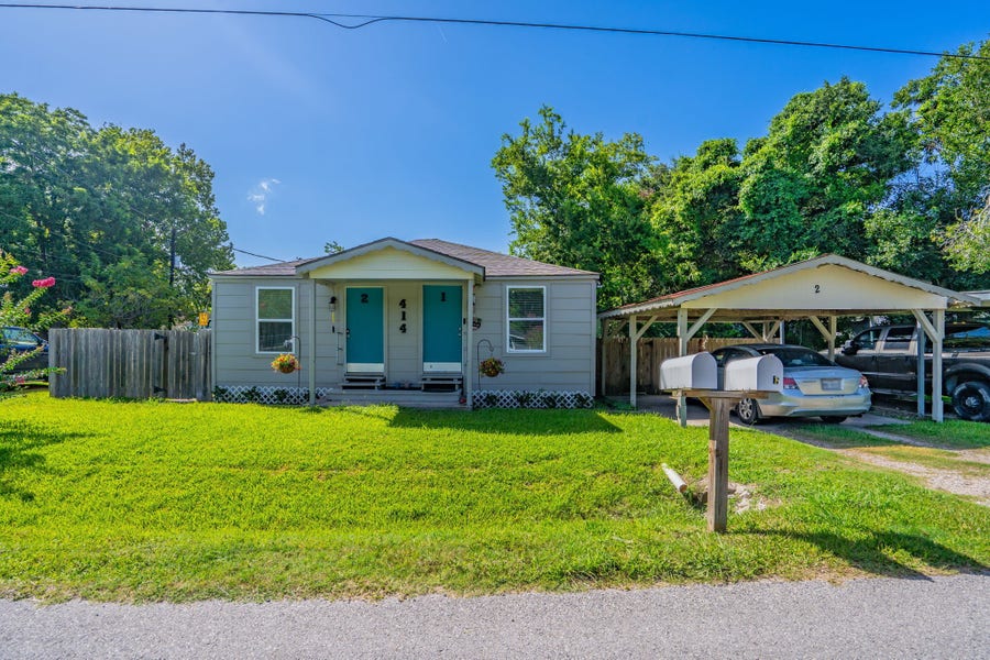 Property photo for 414 Jackson Avenue, Bacliff, TX