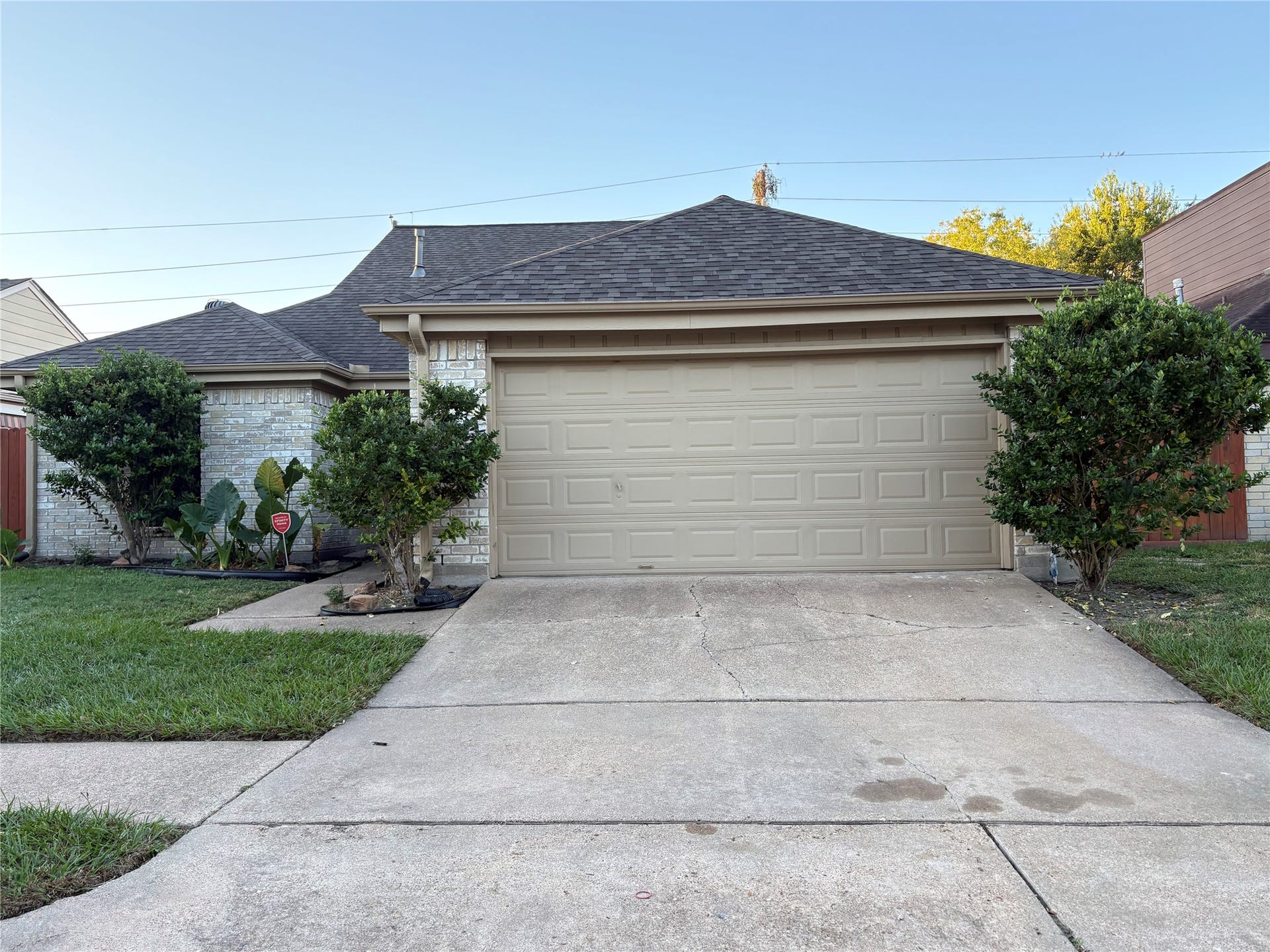 11907 S Fairhollow Lane, Houston, TX 77043 Exterior Front Elevation