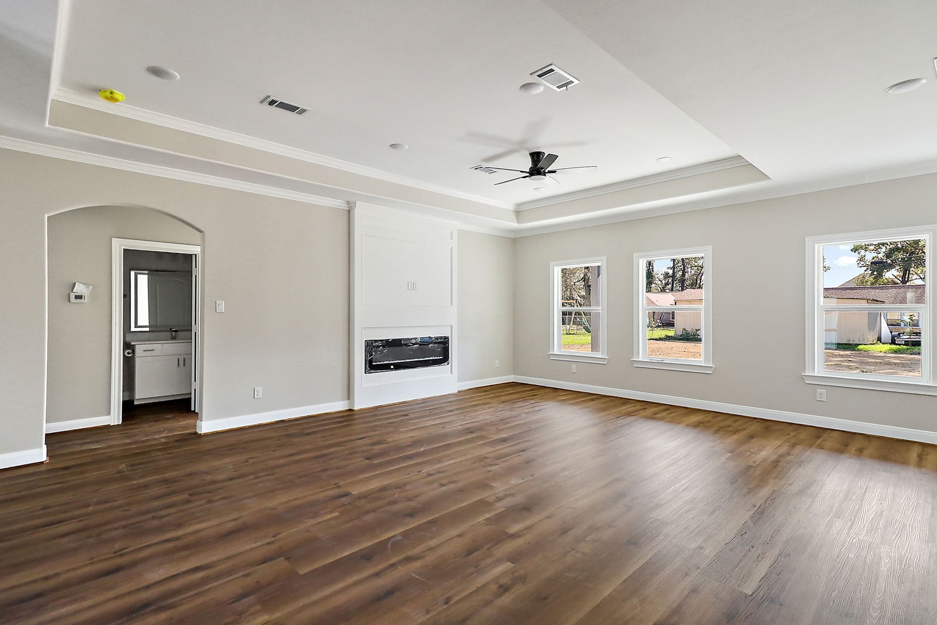 1811 Round Wind Trail, Crosby, TX 77532 Living room