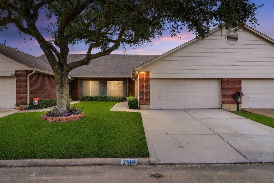 Property photo for 3310 Country Meadows Court, Pearland, TX