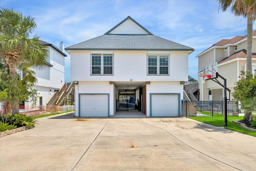 Property photo for 506 Westerly Drive, Tiki Island, TX