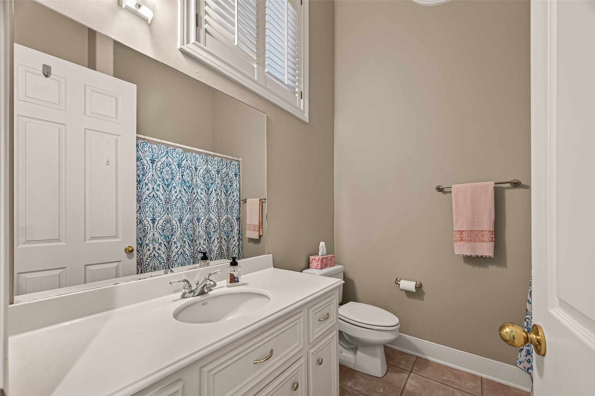 En-Suite Bathroom for Guest.