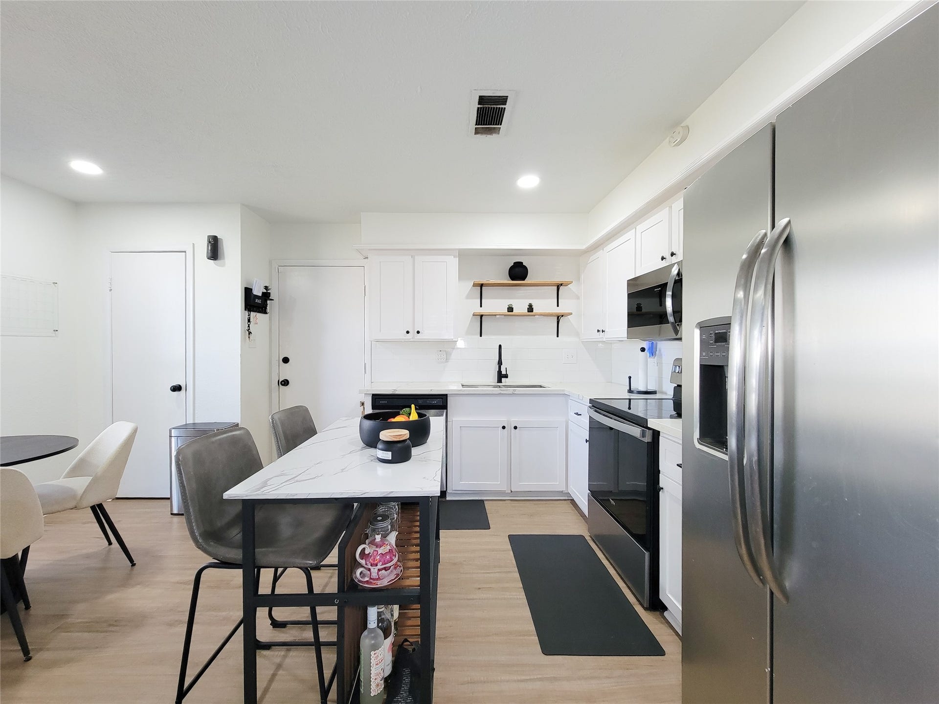 4910 27th Street, Dickinson, TX 77539 4910 27th Street, Dickinson, TX 77539
