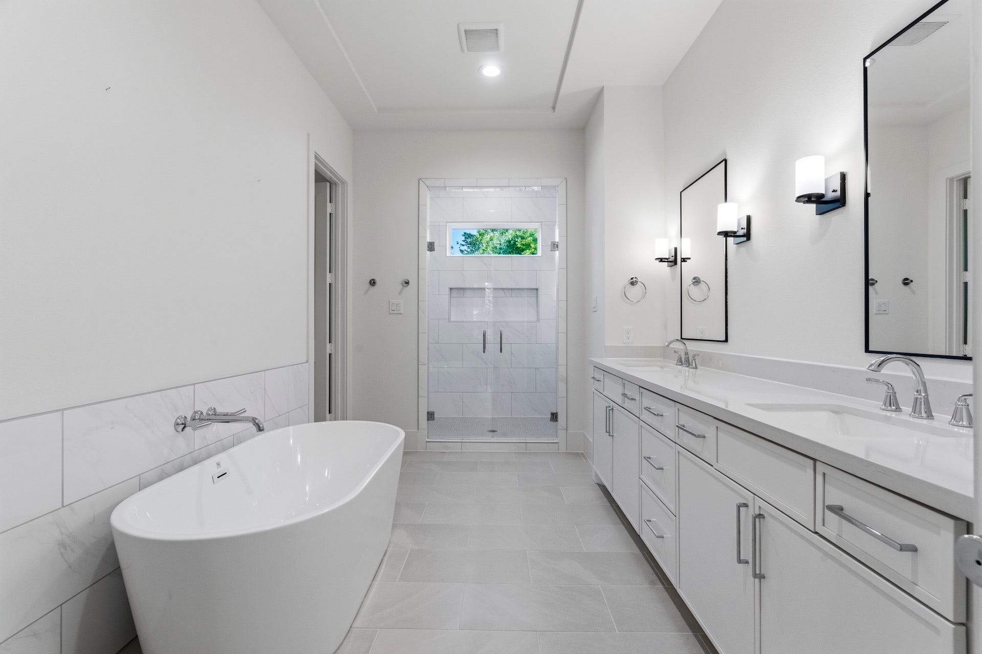 Spa Inspired Retreat  This primary bath features double vanities, quartz count tops, framed
mirrors flanked by wall sconces adorned by a well-appointed bathroom chandelier. Bring your
night to a perfect close in the stand-alone soaking tub.