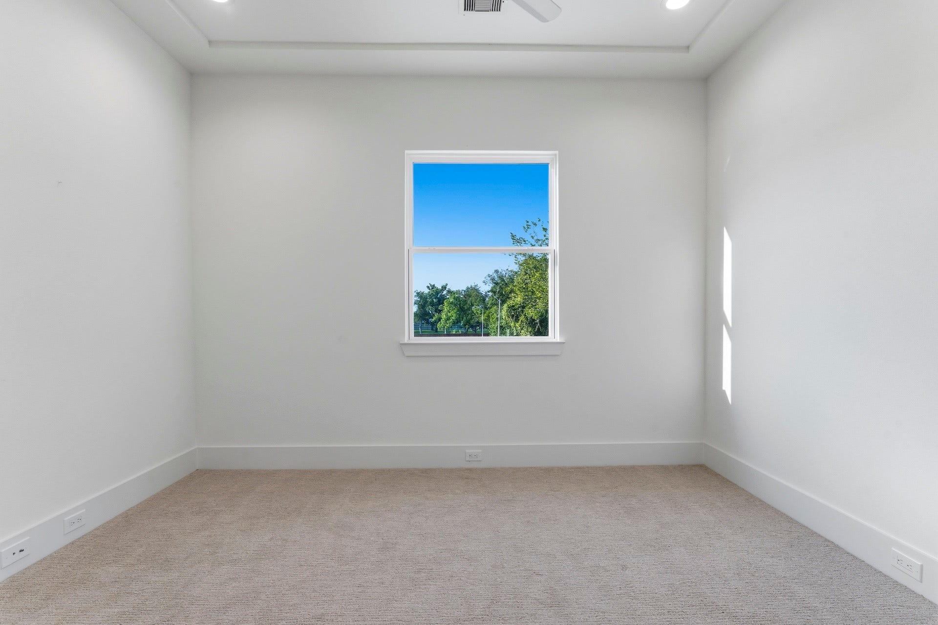 The first of two guest bedrooms are on the floor next to the game room and down the hall on
the second floor. Ideal for a child bedroom with proximity to the master bedroom. Sometimes
used as a second study when both homeowners work from home.
