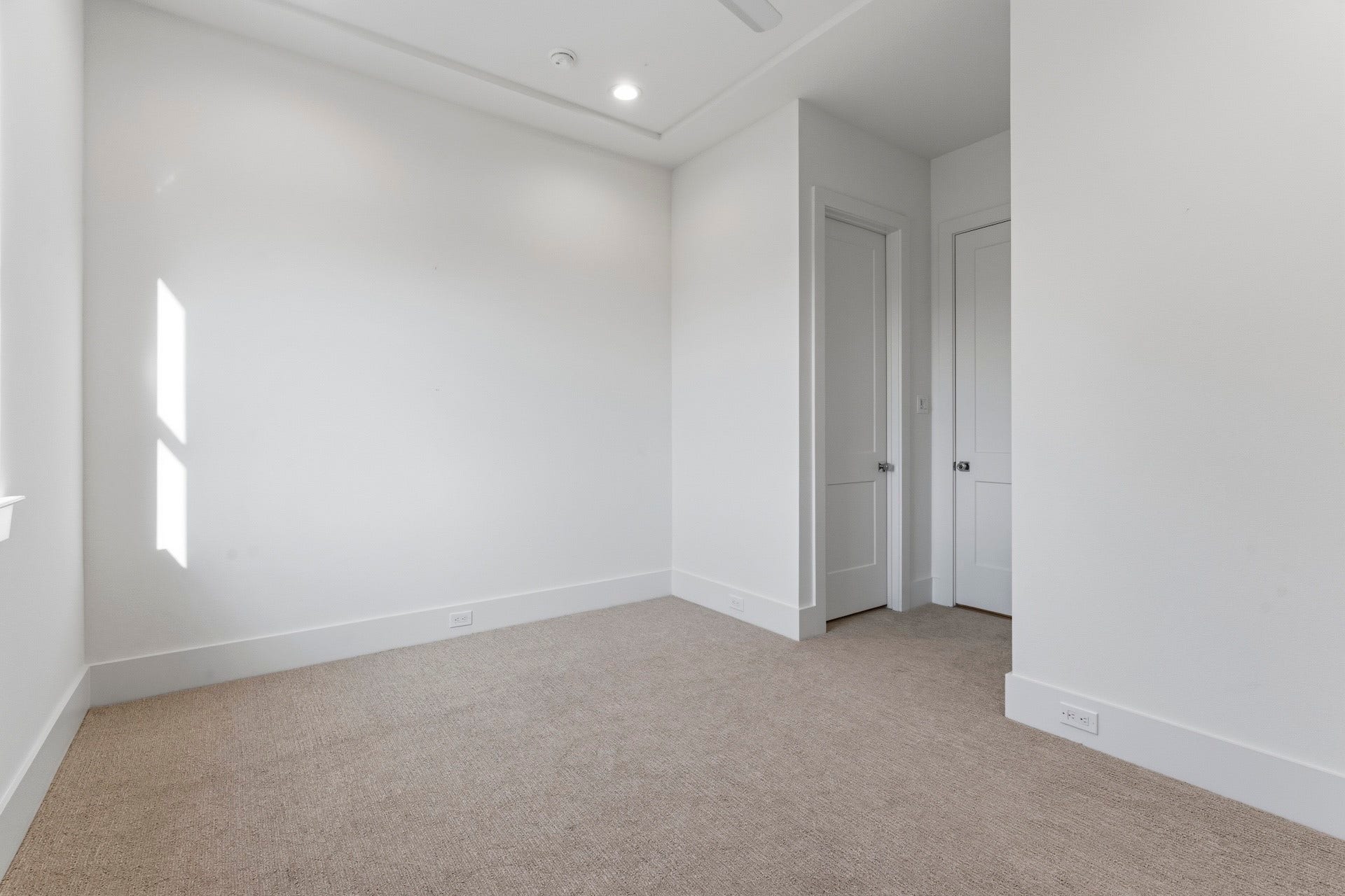 The first of two guest bedrooms are on the floor next to the game room and down the hall on
the second floor. Ideal for a child bedroom with proximity to the master bedroom. Sometimes
used as a second study when both homeowners work from home.