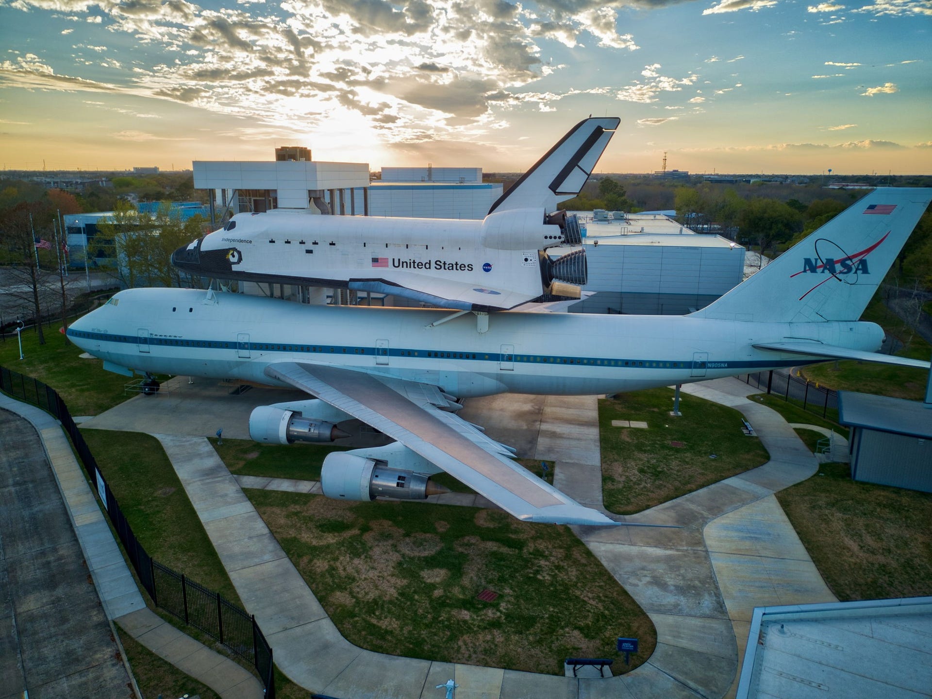 15 Laurelwood Drive, Houston, TX 77058 NASA Space Center is across the street!