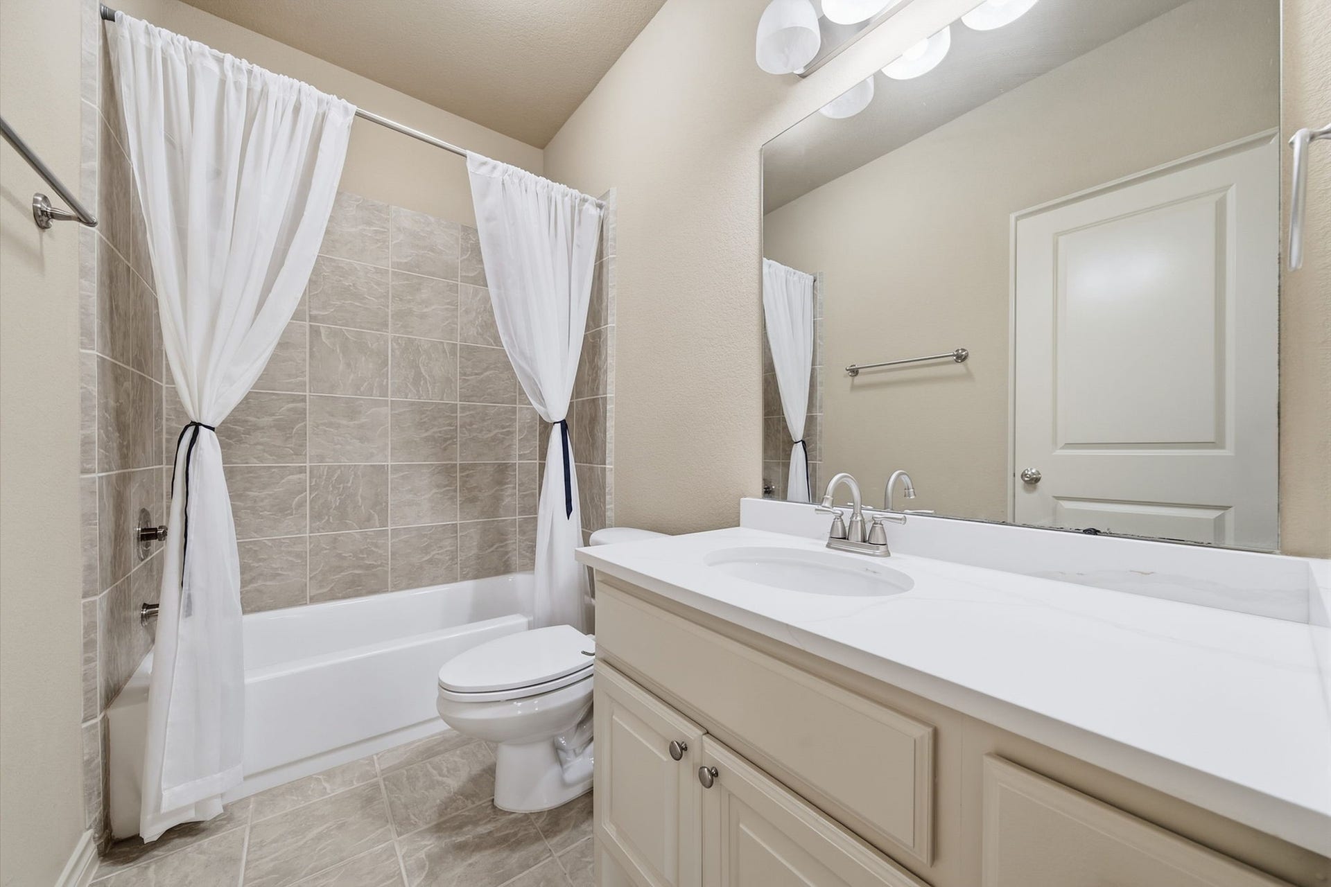 15 Laurelwood Drive, Houston, TX 77058 The secondary bathroom has a tub/shower combination...