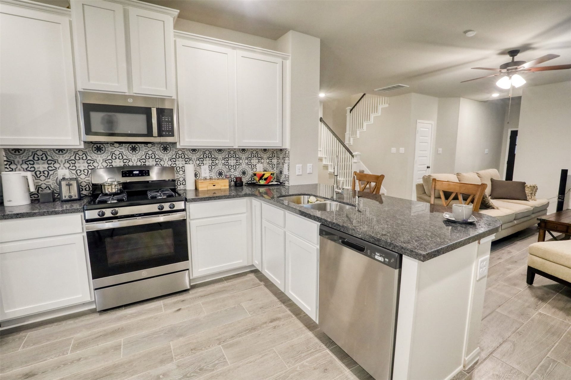 30533 Pleasant Oaks Drive, Magnolia, TX 77355 30533 Pleasant Oaks Drive, Magnolia, TX 77355