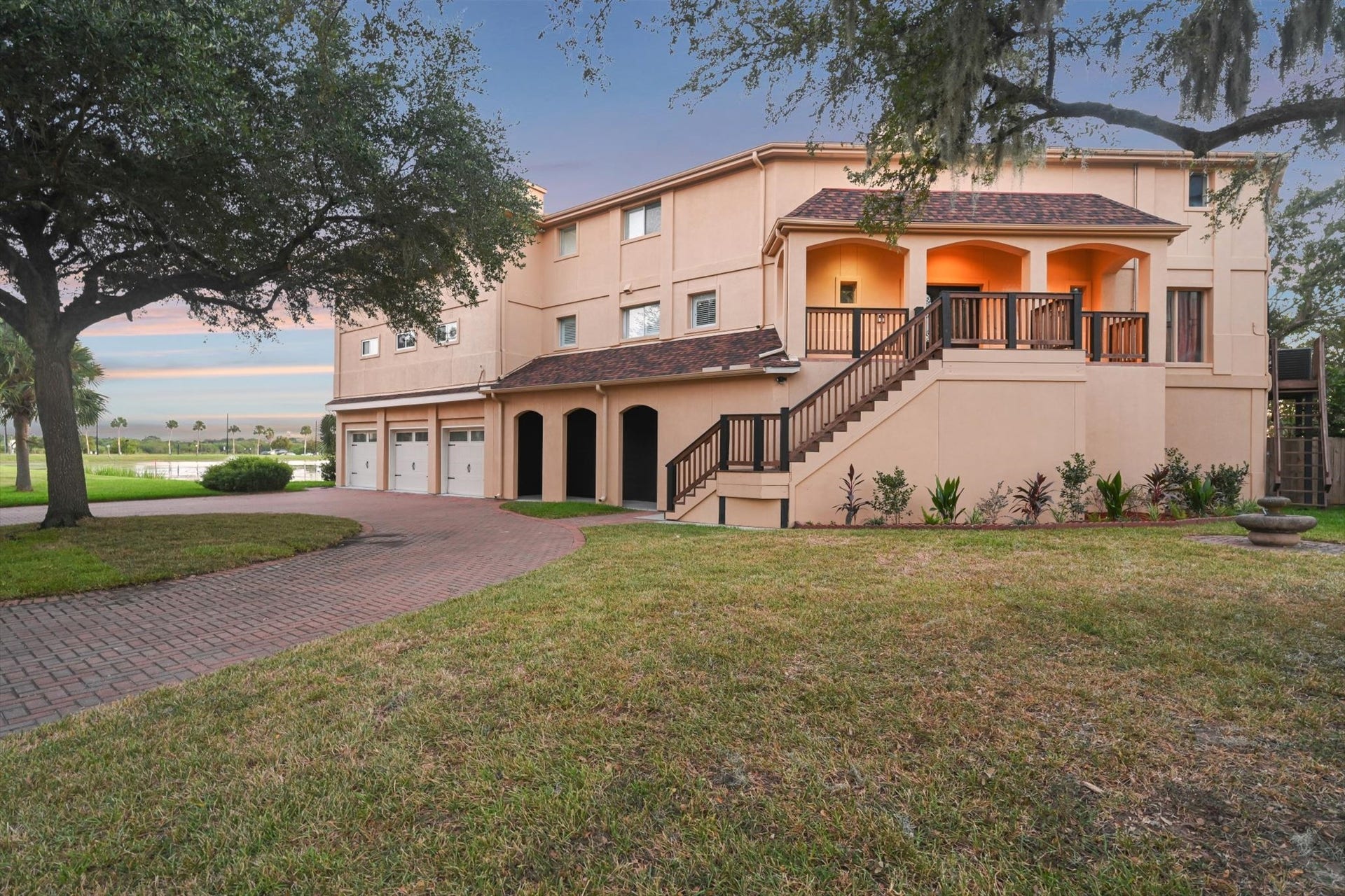18718 Martinique Drive, Houston, TX 77058
