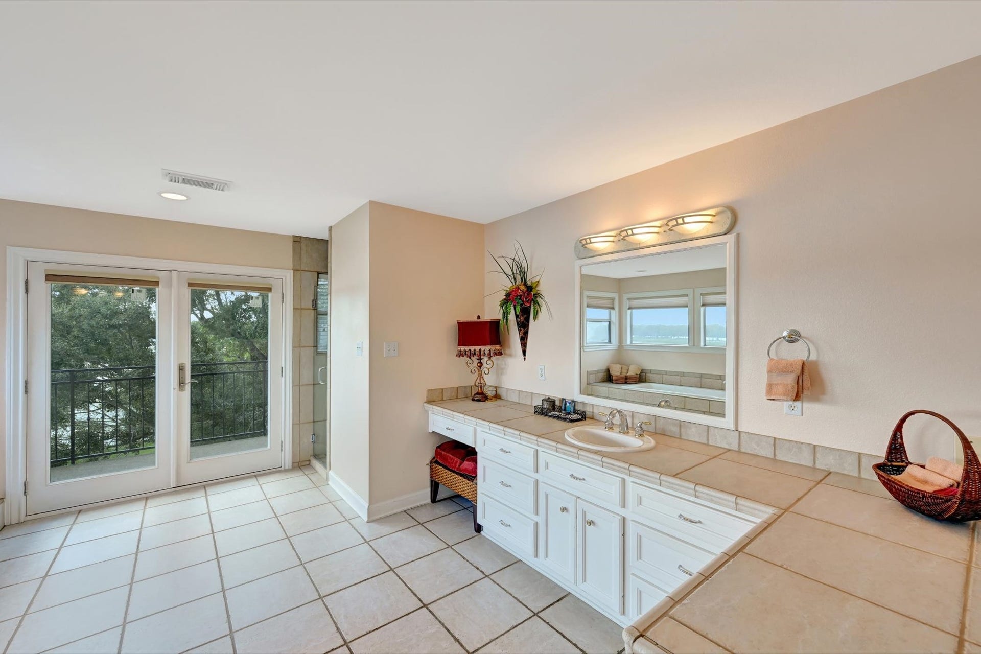 18718 Martinique Drive, Houston, TX 85310