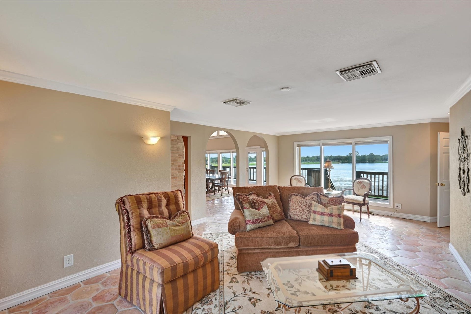 18718 Martinique Drive, Houston, TX 85310