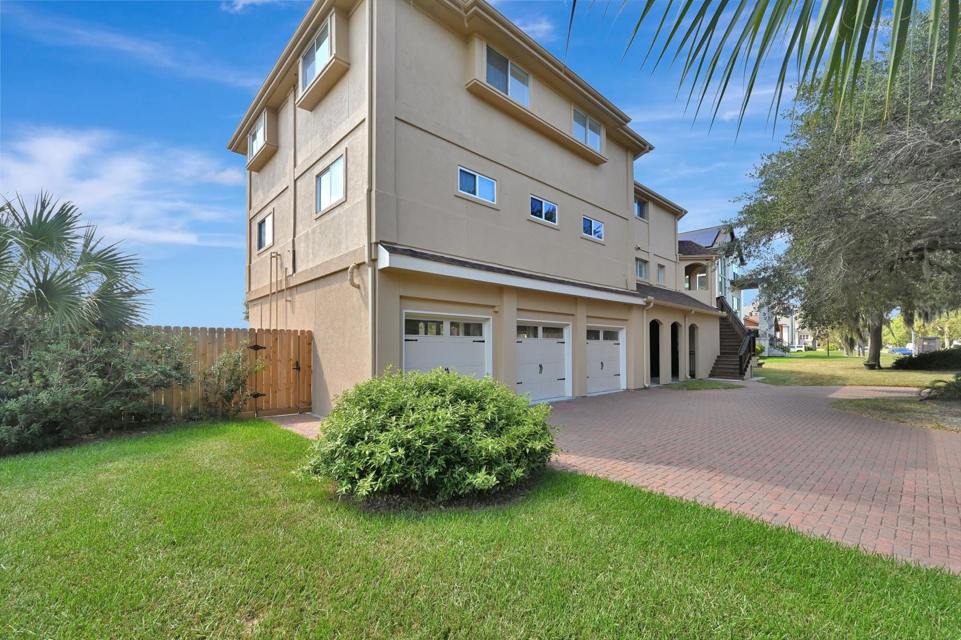 18718 Martinique Drive, Houston, TX 85310