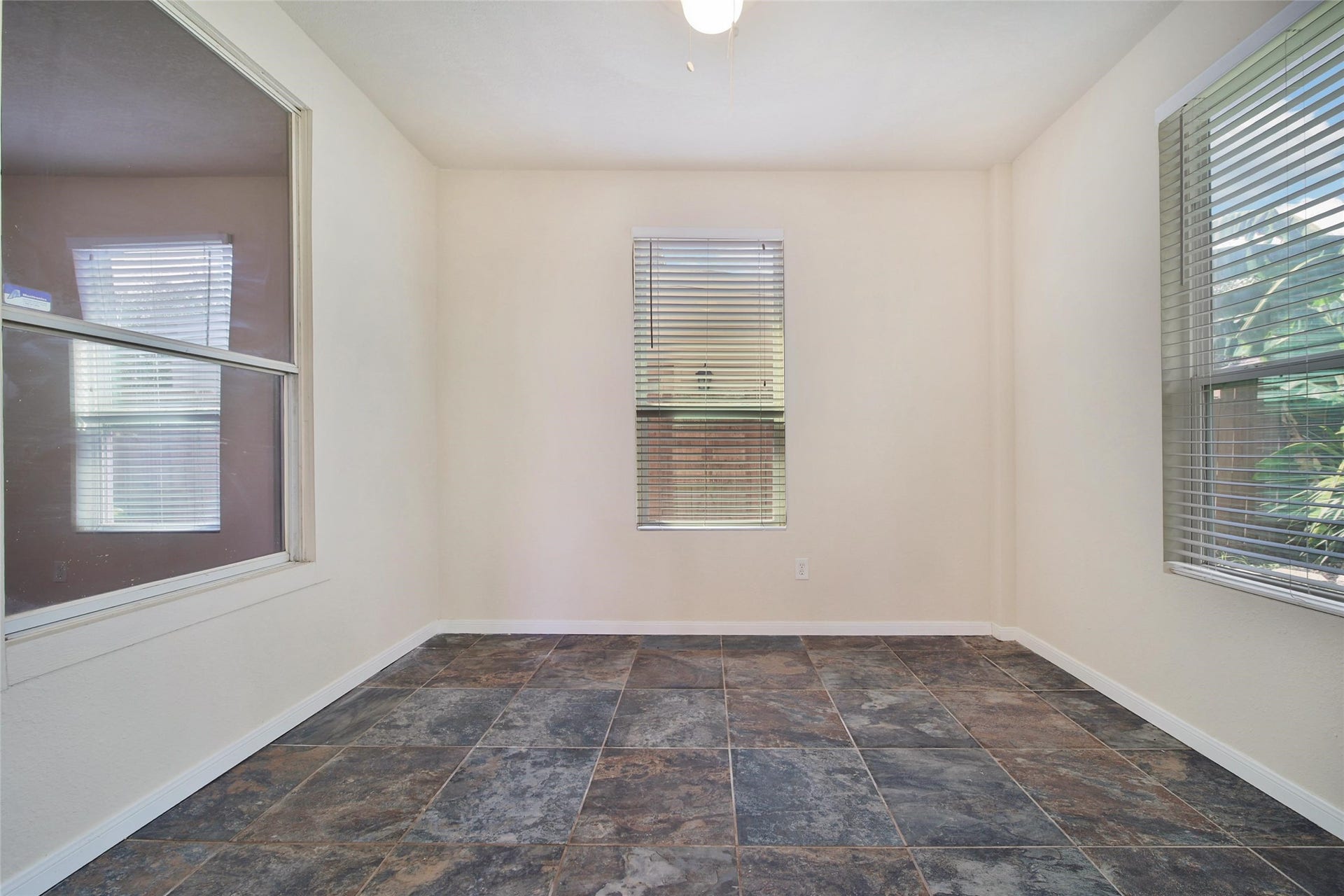 19302 Dawn Canyon Road, Houston, TX 77084 Extra room for office, gym or dog room