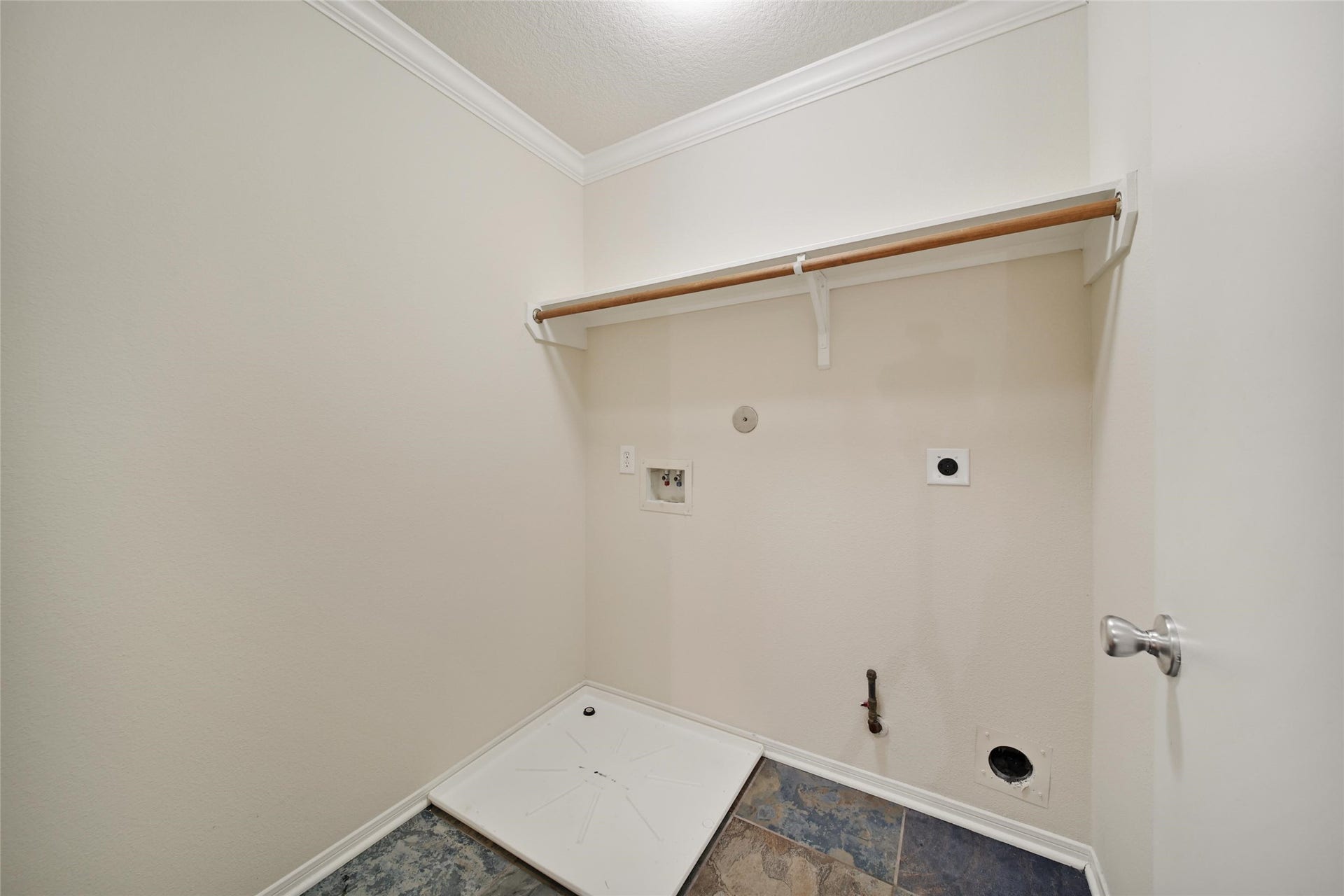 19302 Dawn Canyon Road, Houston, TX 77084 Laundry room in the second floor.