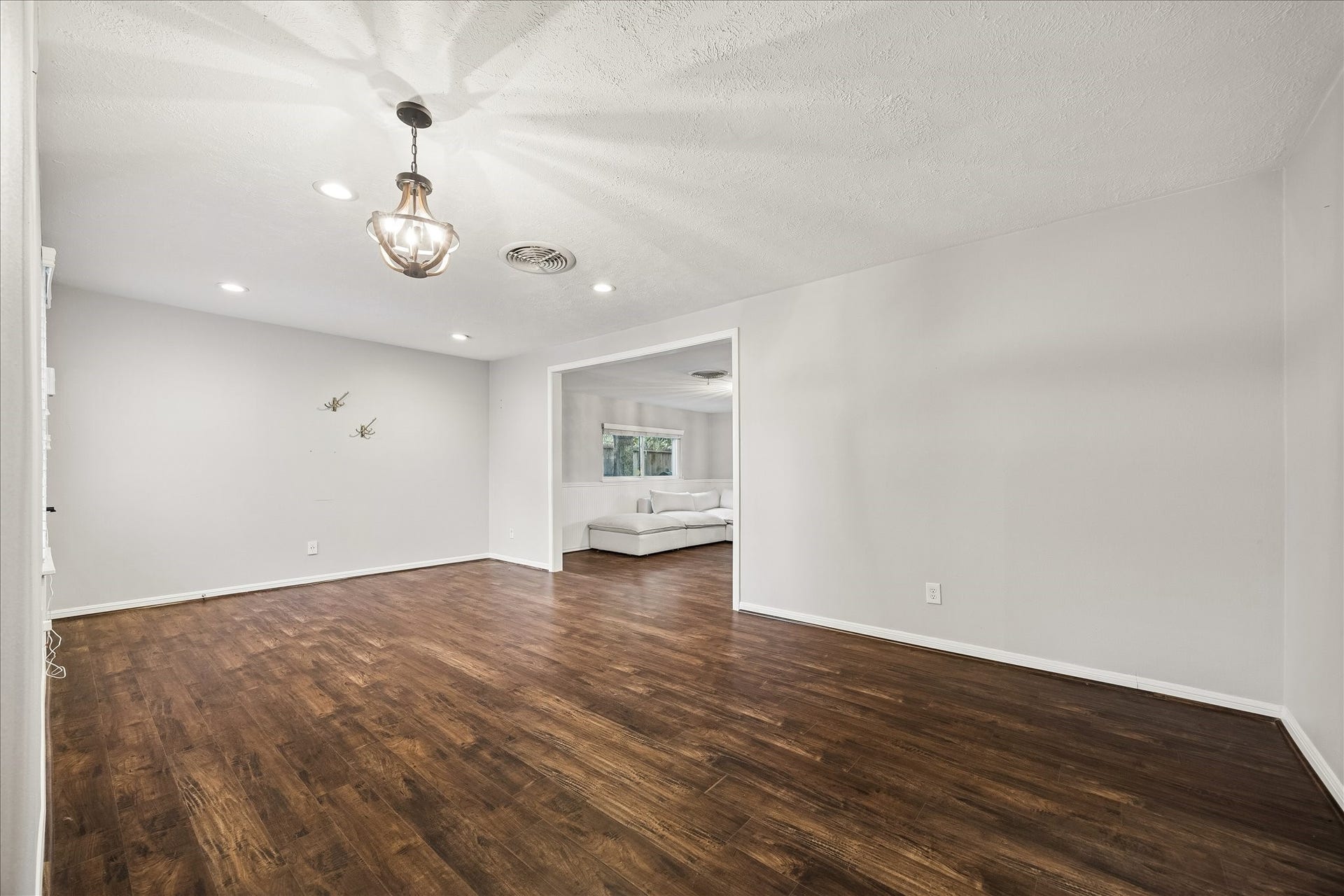 2214 Saxon Drive, Houston, TX 77018 Generous proportions provide flexibility for everything from intimate dinners to holiday gatherings, while the open layout flows seamlessly into the adjoining family room. Neutral finishes and durable flooring create a welcoming backdrop ready for your personal style.