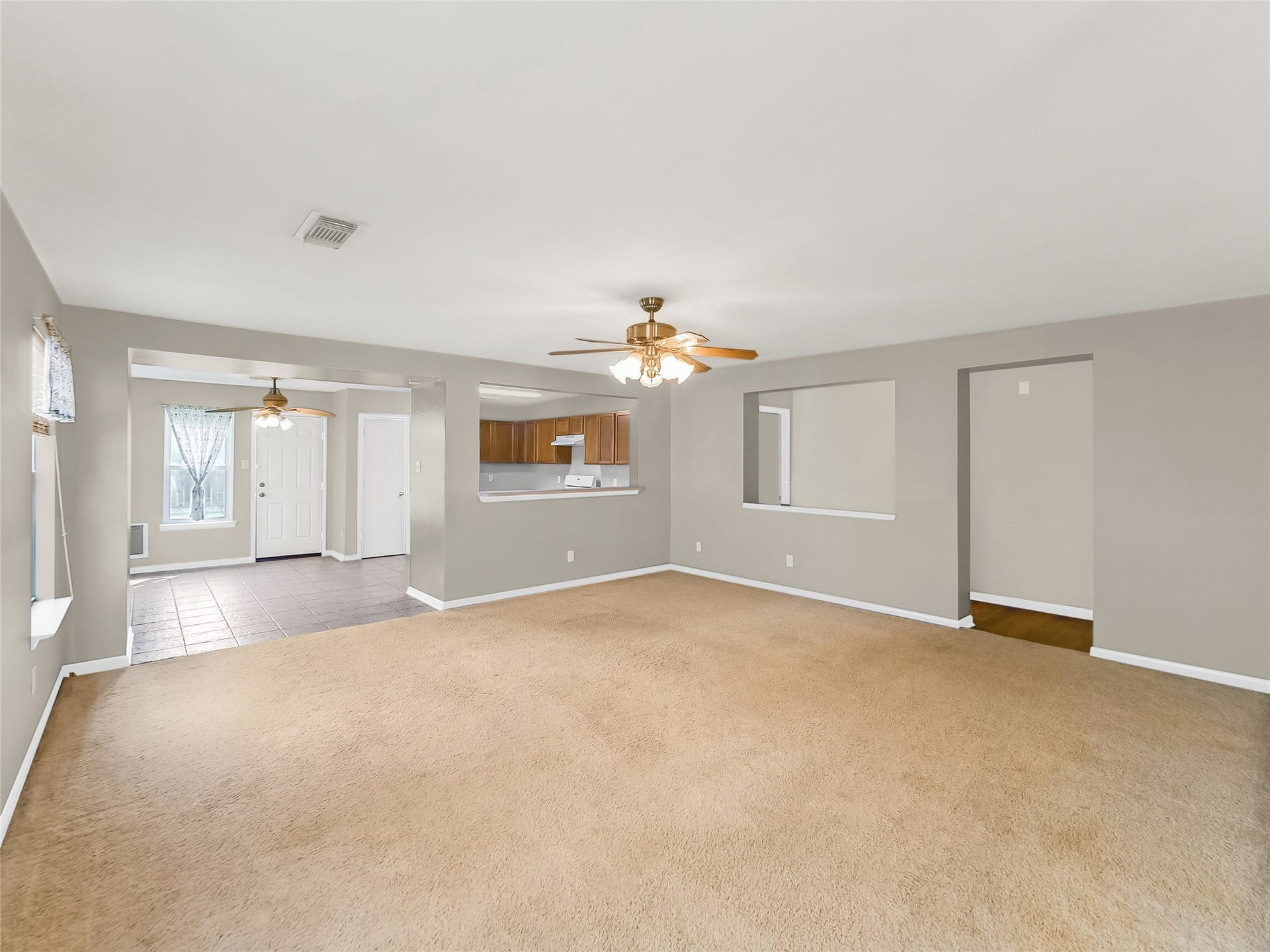 20911 Harvest Terrace Lane, Spring, TX 77379 Spacious living area