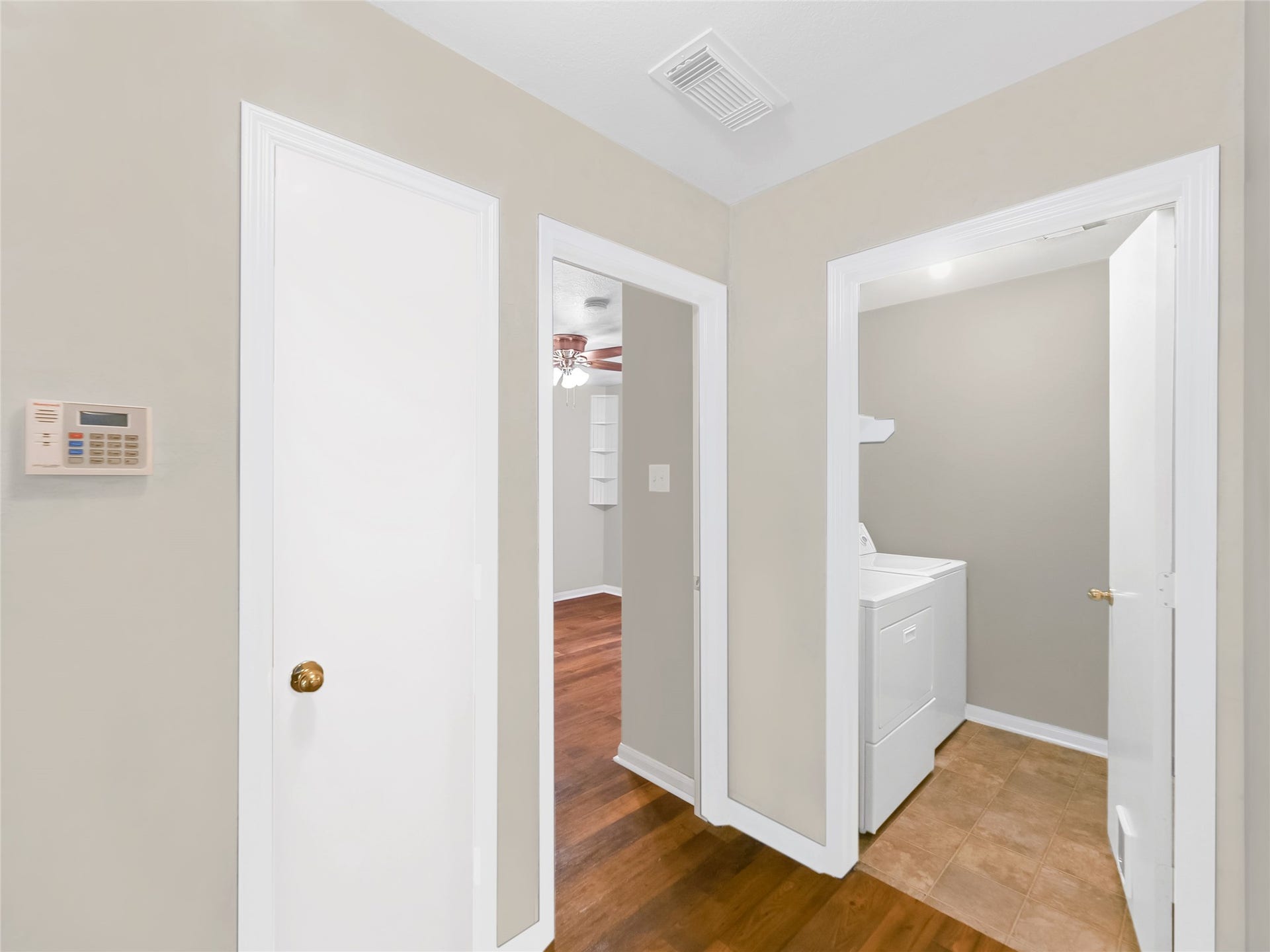 20911 Harvest Terrace Lane, Spring, TX 77379 Interior hallway